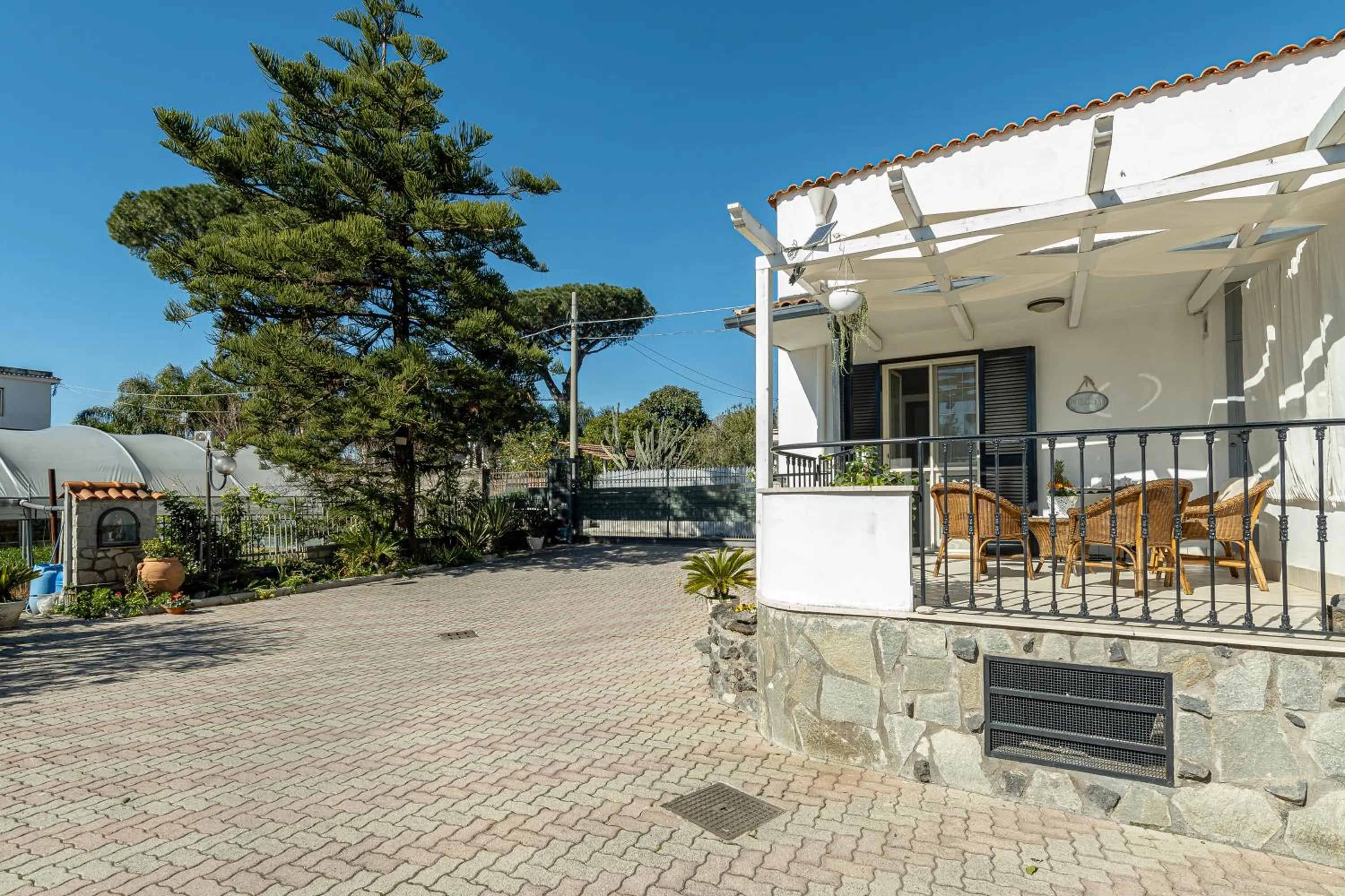 Property building in B&B VESUVIAN STONE