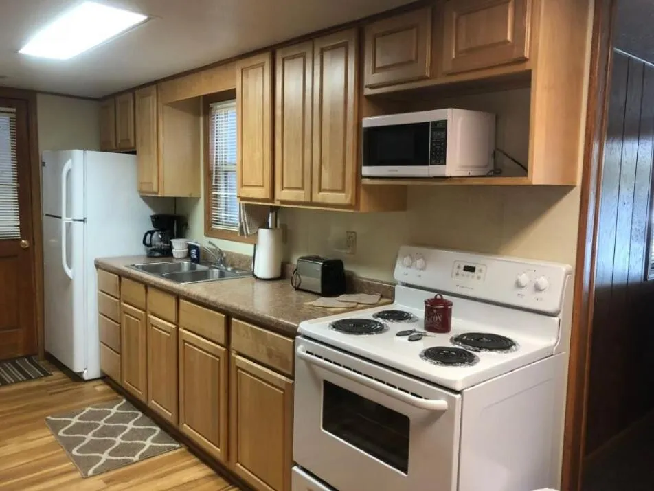 Kitchen or kitchenette in Point View Resort
