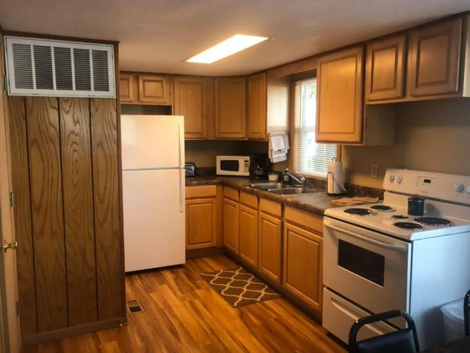 Kitchen or kitchenette in Point View Resort