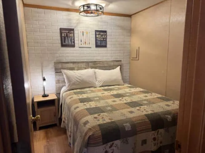 Bedroom, Bed in Point View Resort