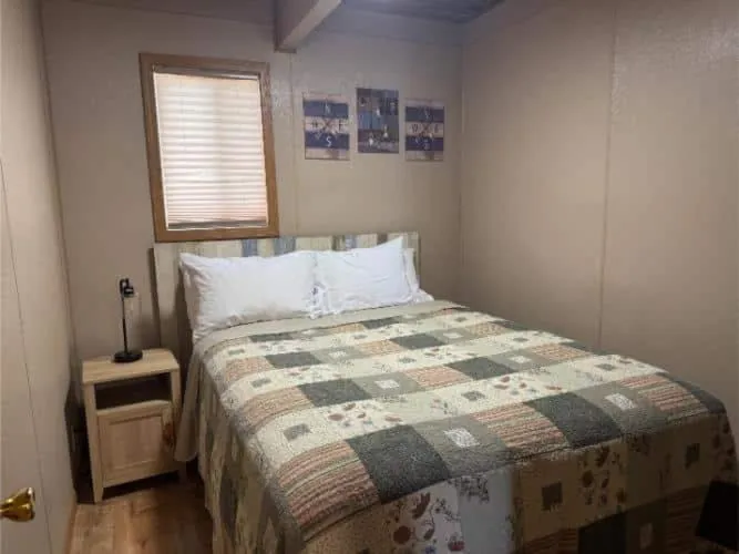 Bedroom, Bed in Point View Resort