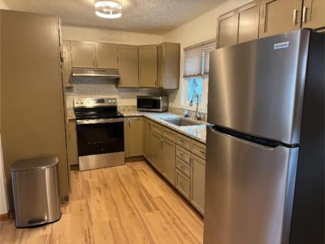 Kitchen or kitchenette in Point View Resort