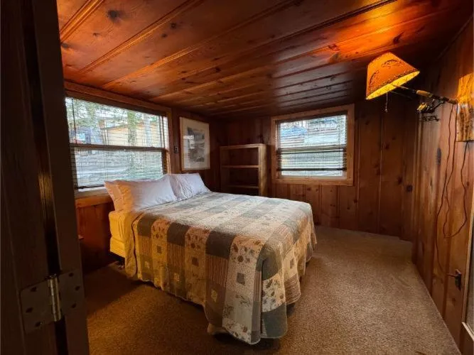 Bedroom, Bed in Point View Resort