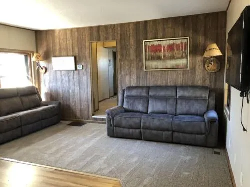 Communal lounge/ TV room in Point View Resort