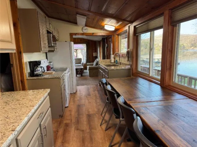 Kitchen or kitchenette in Point View Resort