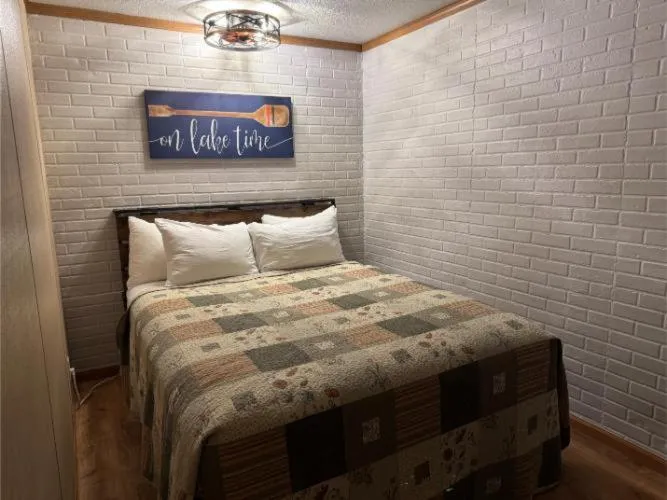 Bedroom, Bed in Point View Resort