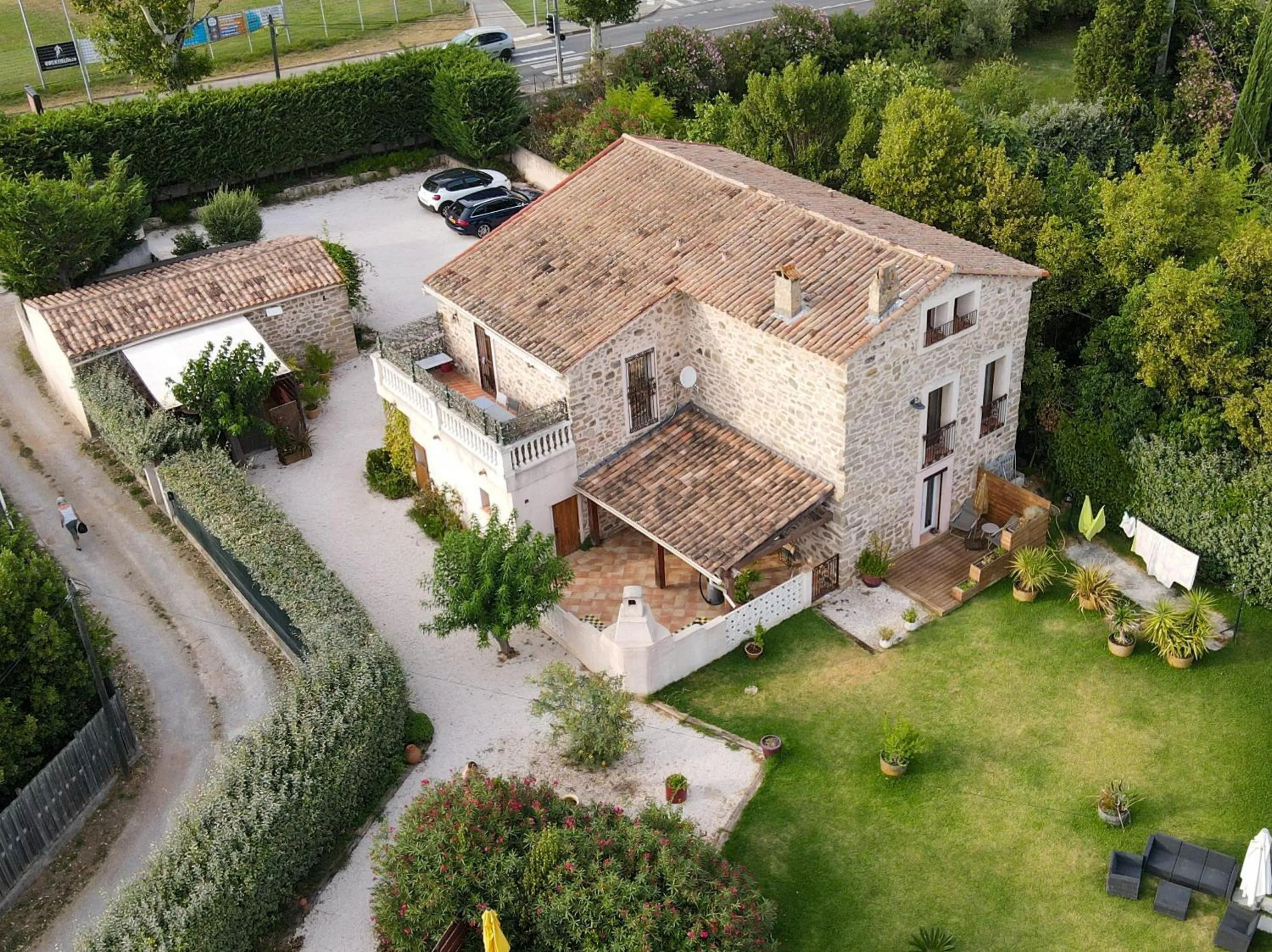Property building in La Bastide de l'Olivier