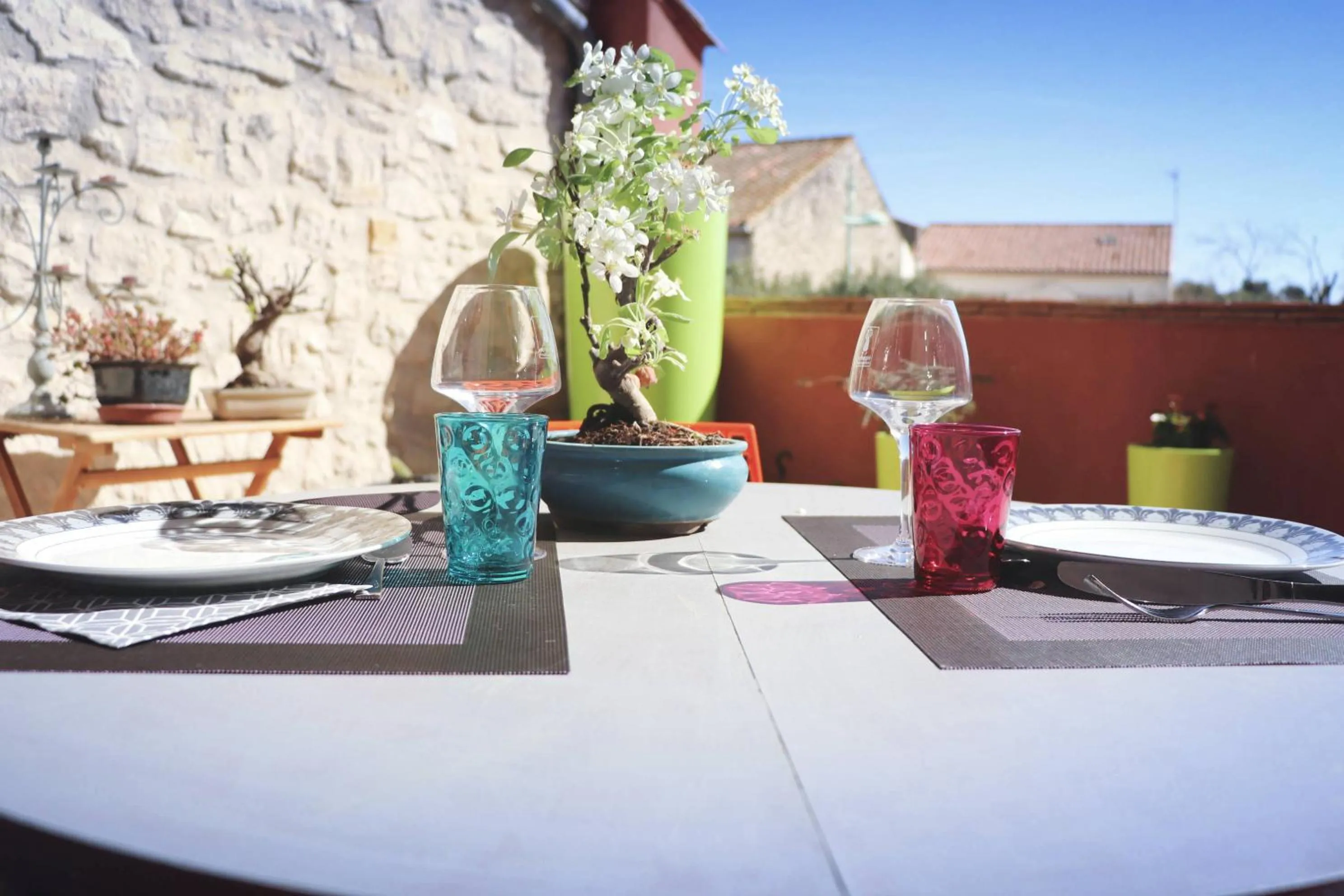 Restaurant/places to eat in VILLA ARTEMIA Maison vigneronne - chambre d hôtes-B&B-piscine et spa