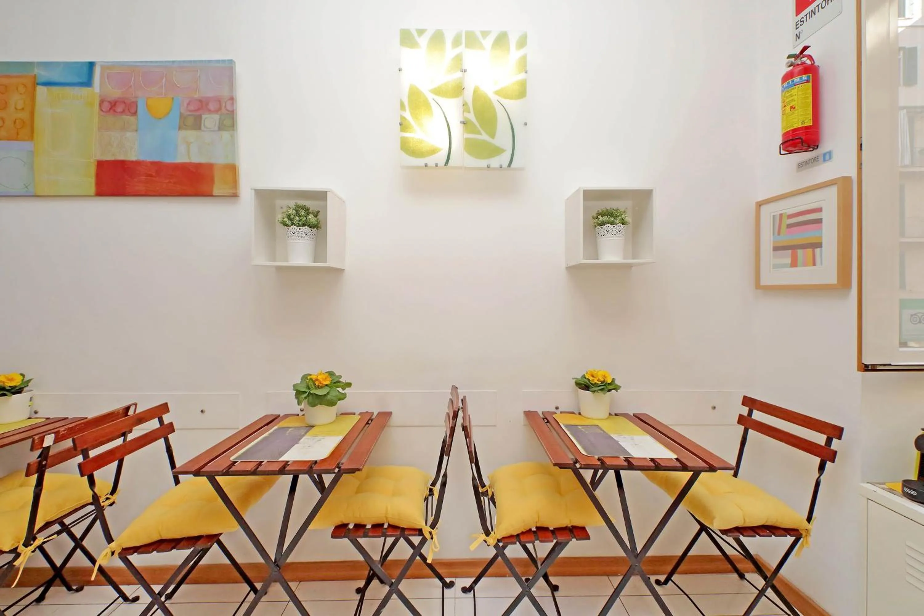 Dining area in Opera Inn Suites - Rooms and Apartments