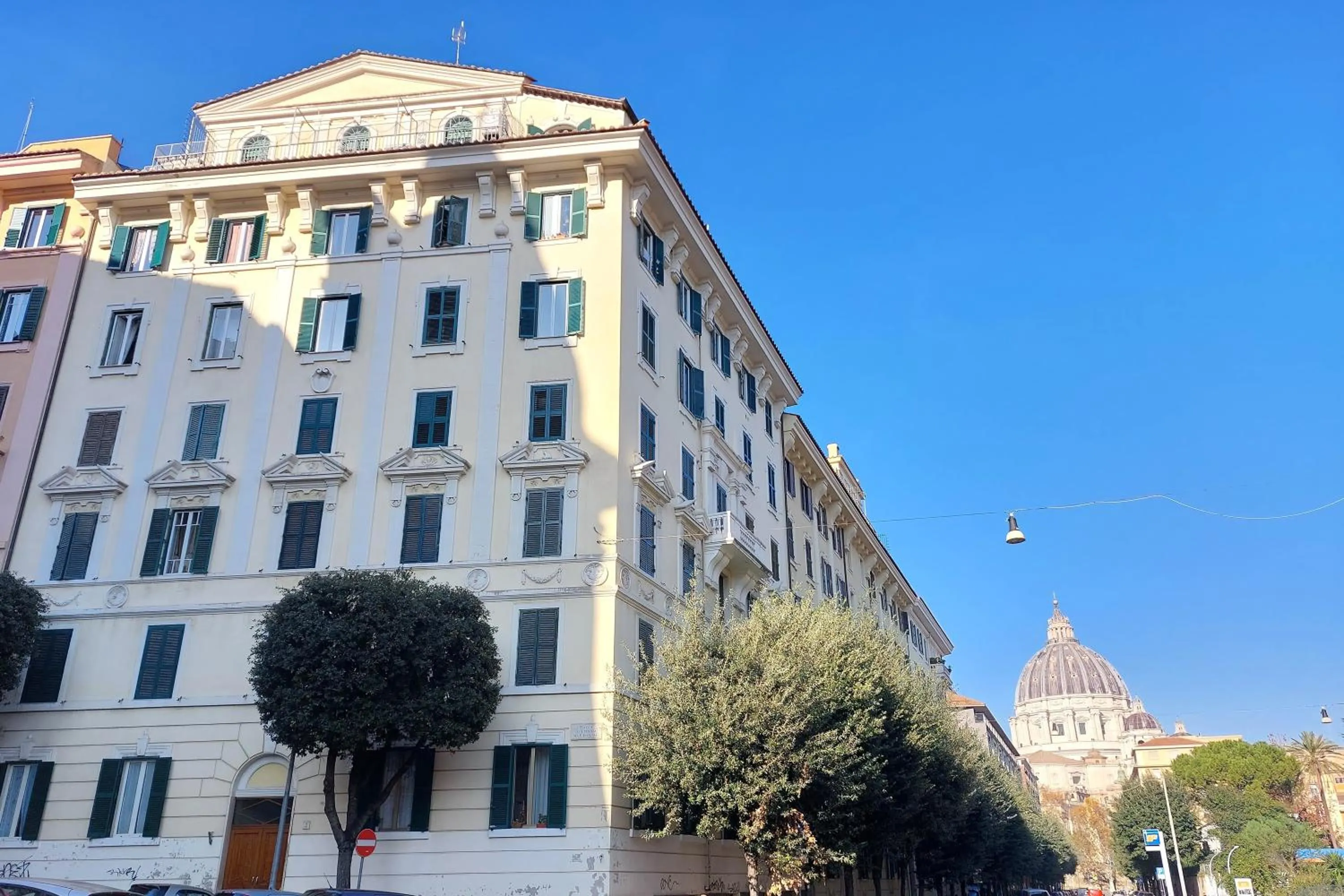 Property building in Opera Inn Suites - Rooms and Apartments