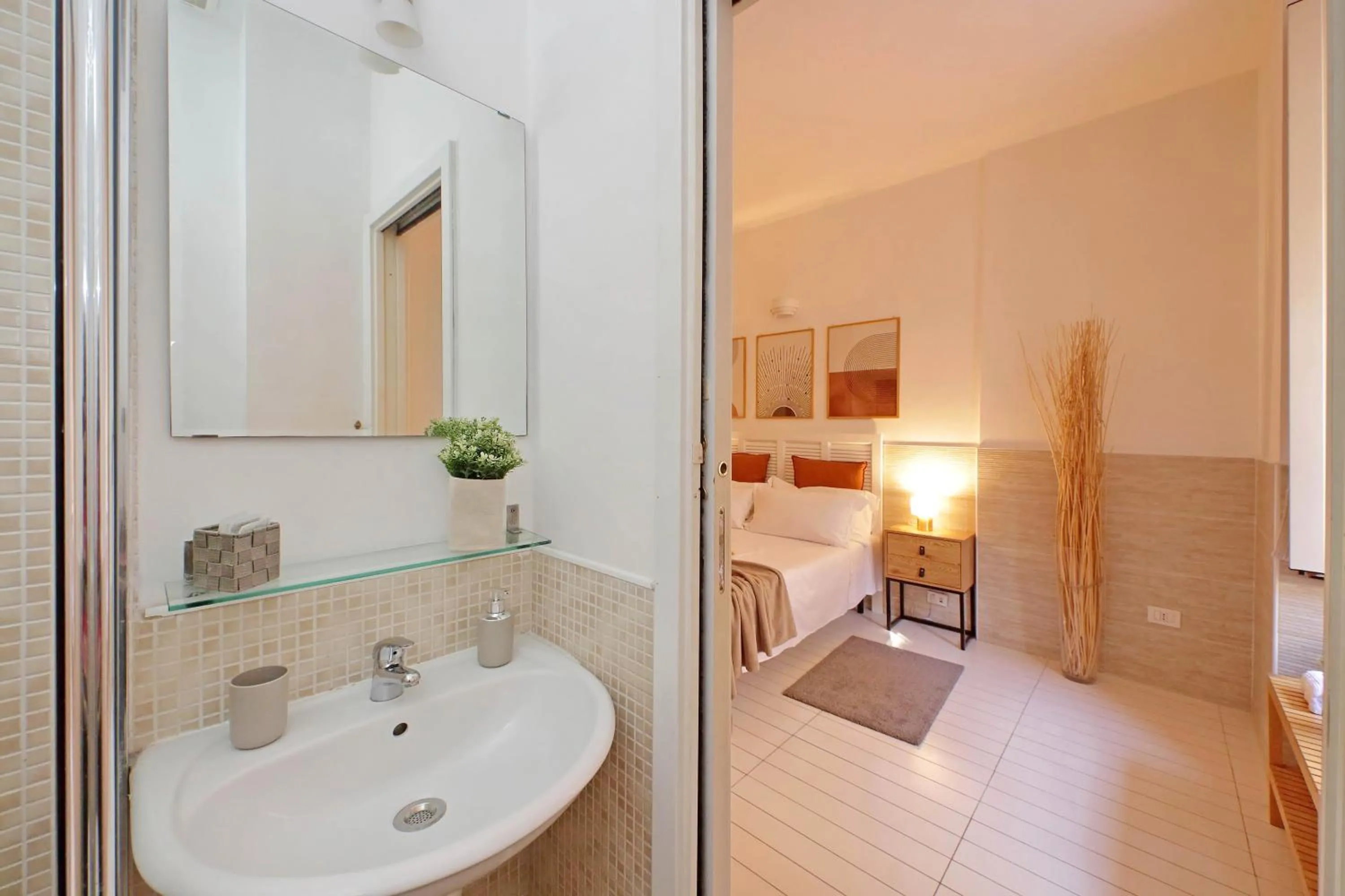 Bathroom in Opera Inn Suites - Rooms and Apartments