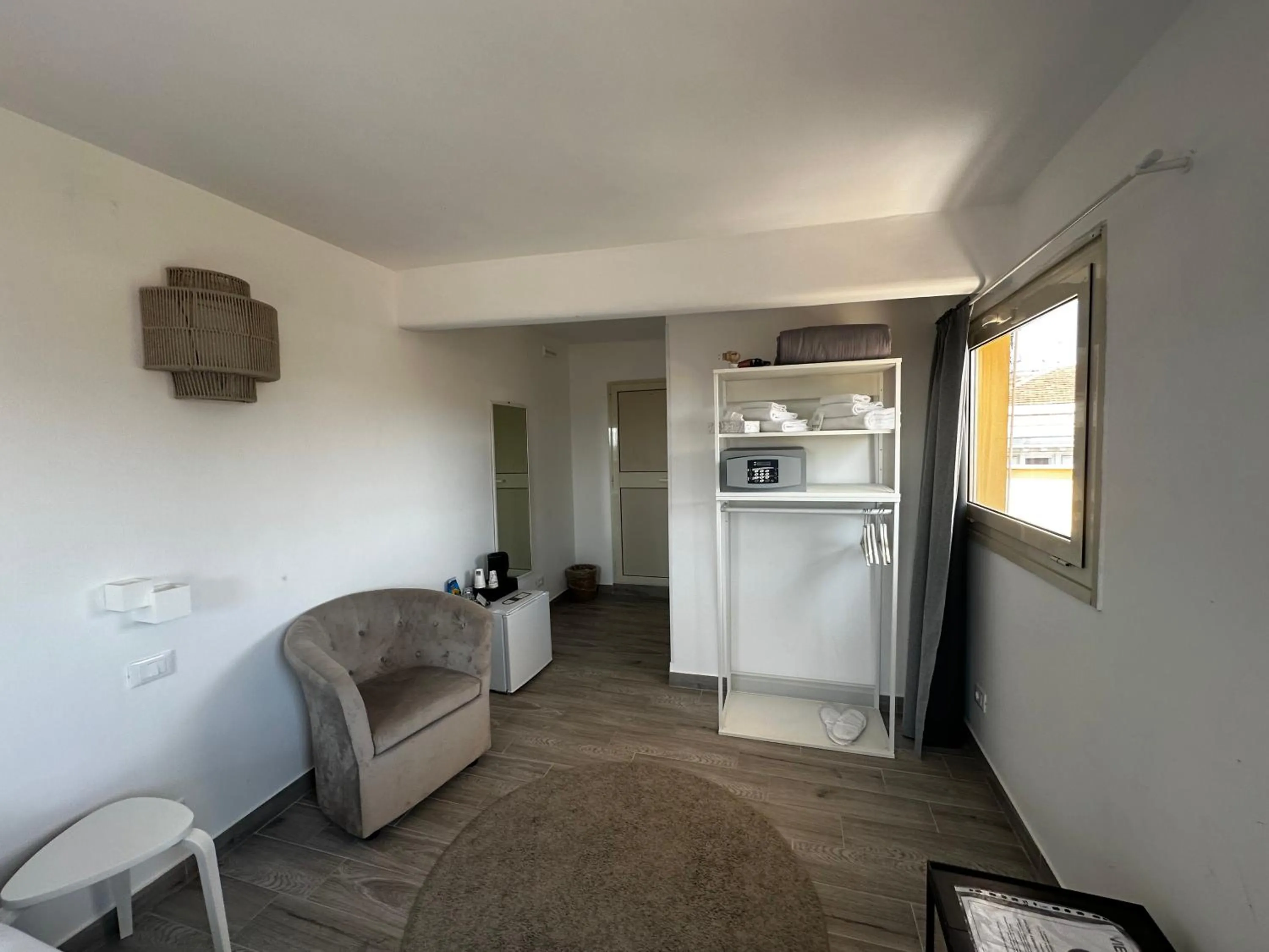 Photo of the whole room in All Comfort Astoria Palace