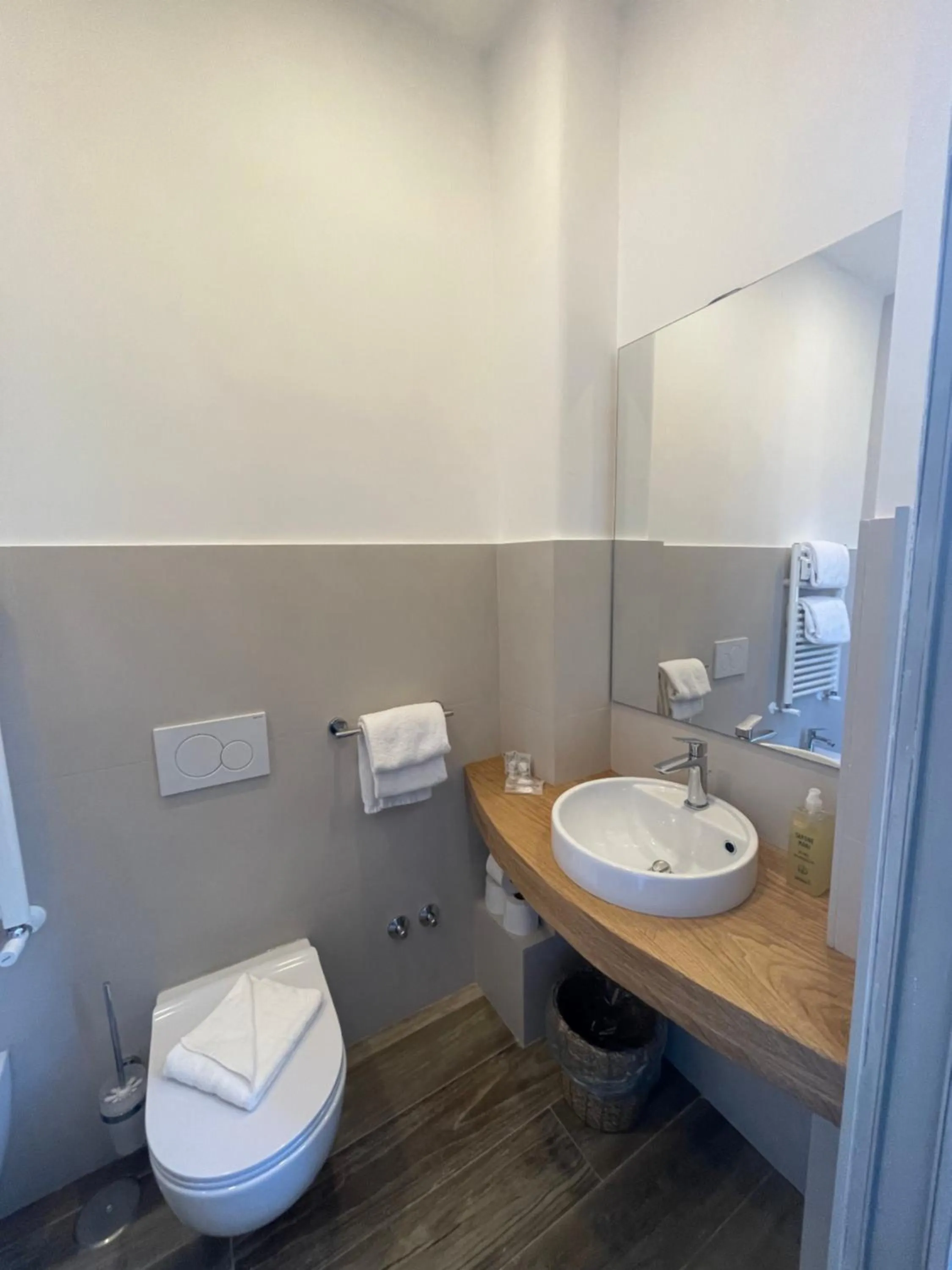 Toilet in All Comfort Astoria Palace