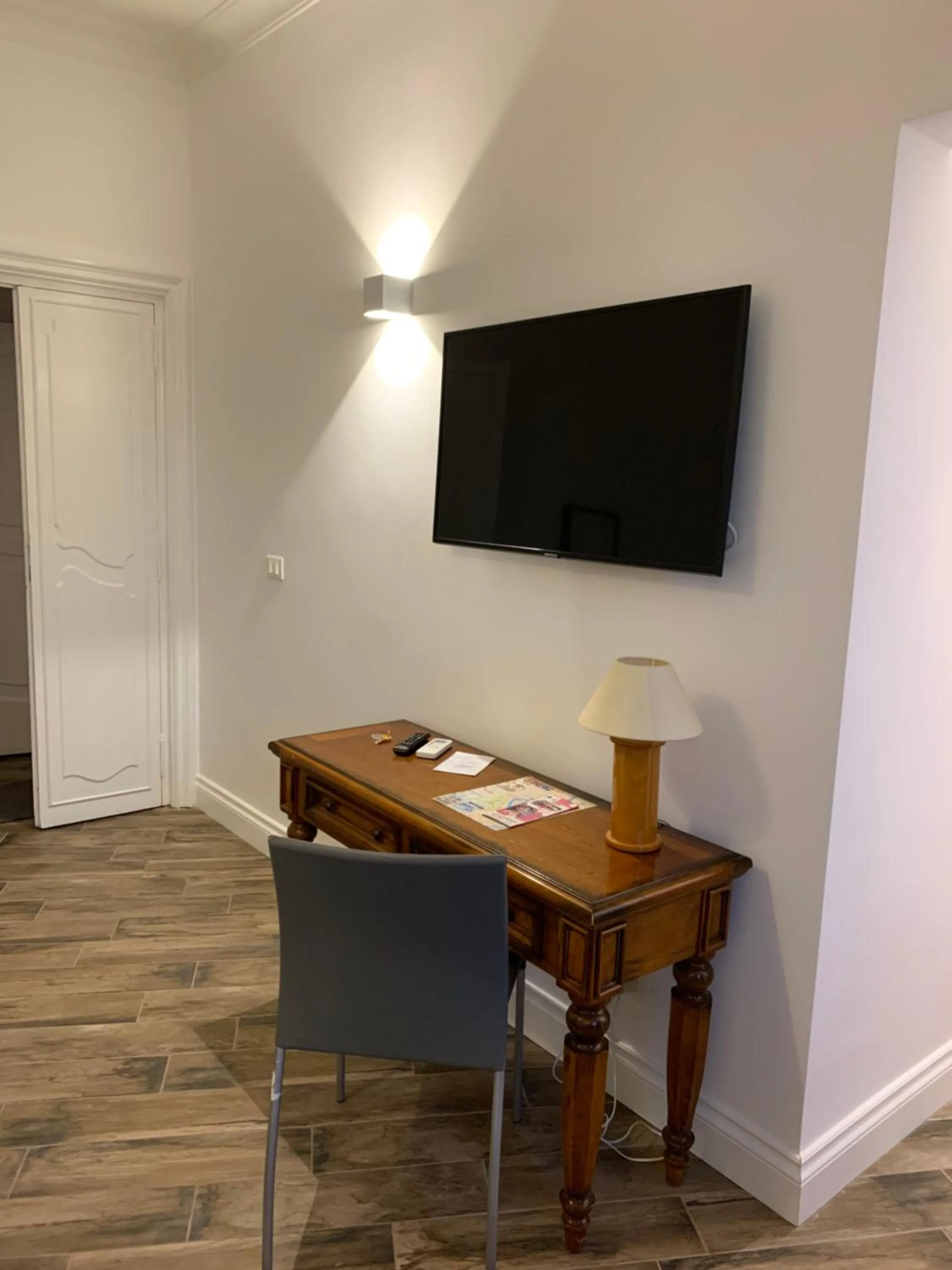 TV and multimedia in All Comfort Astoria Palace