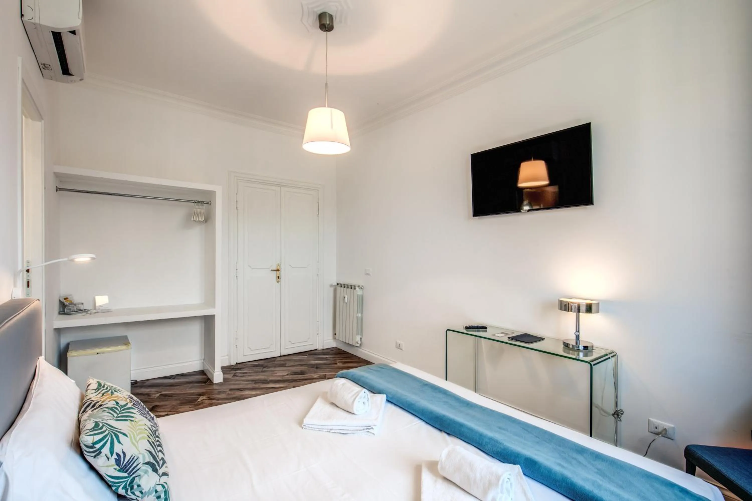 Bedroom, Bed in All Comfort Astoria Palace