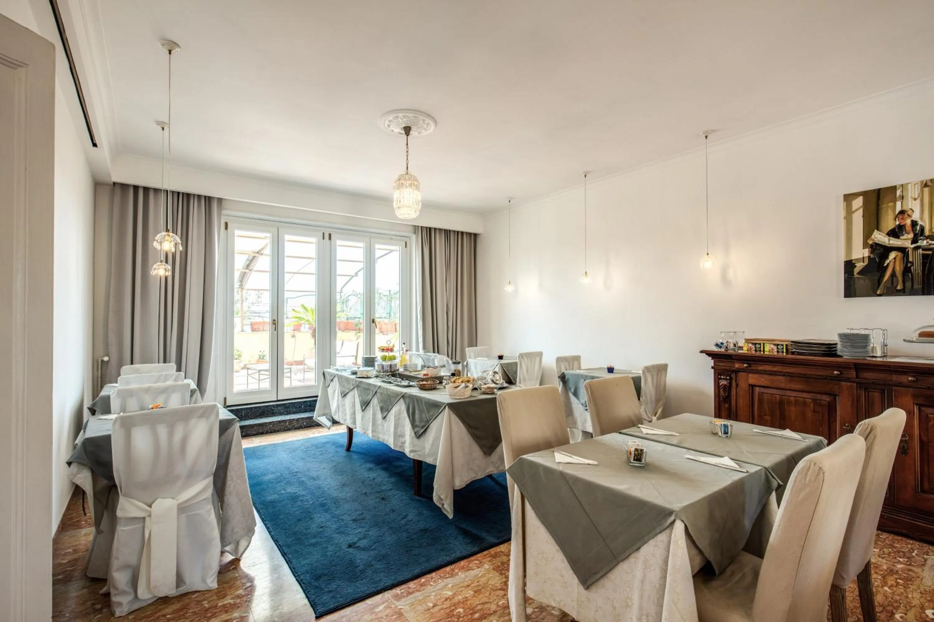 Restaurant/places to eat in All Comfort Astoria Palace