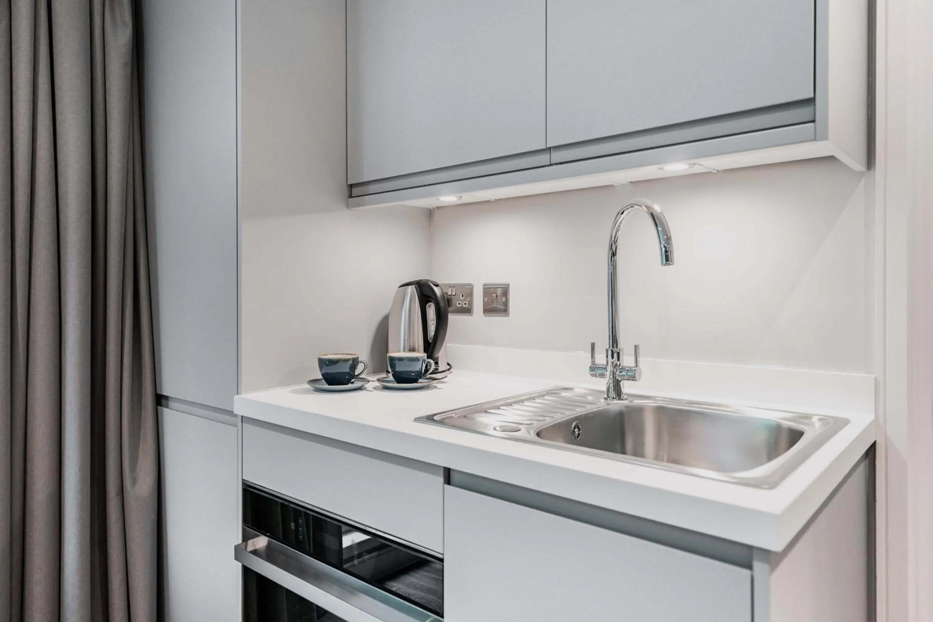 Kitchen or kitchenette in The Regent Aparthotel