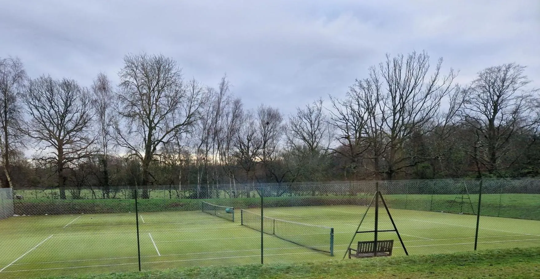 Tennis court in DoubleTree by Hilton St. Anne's Manor