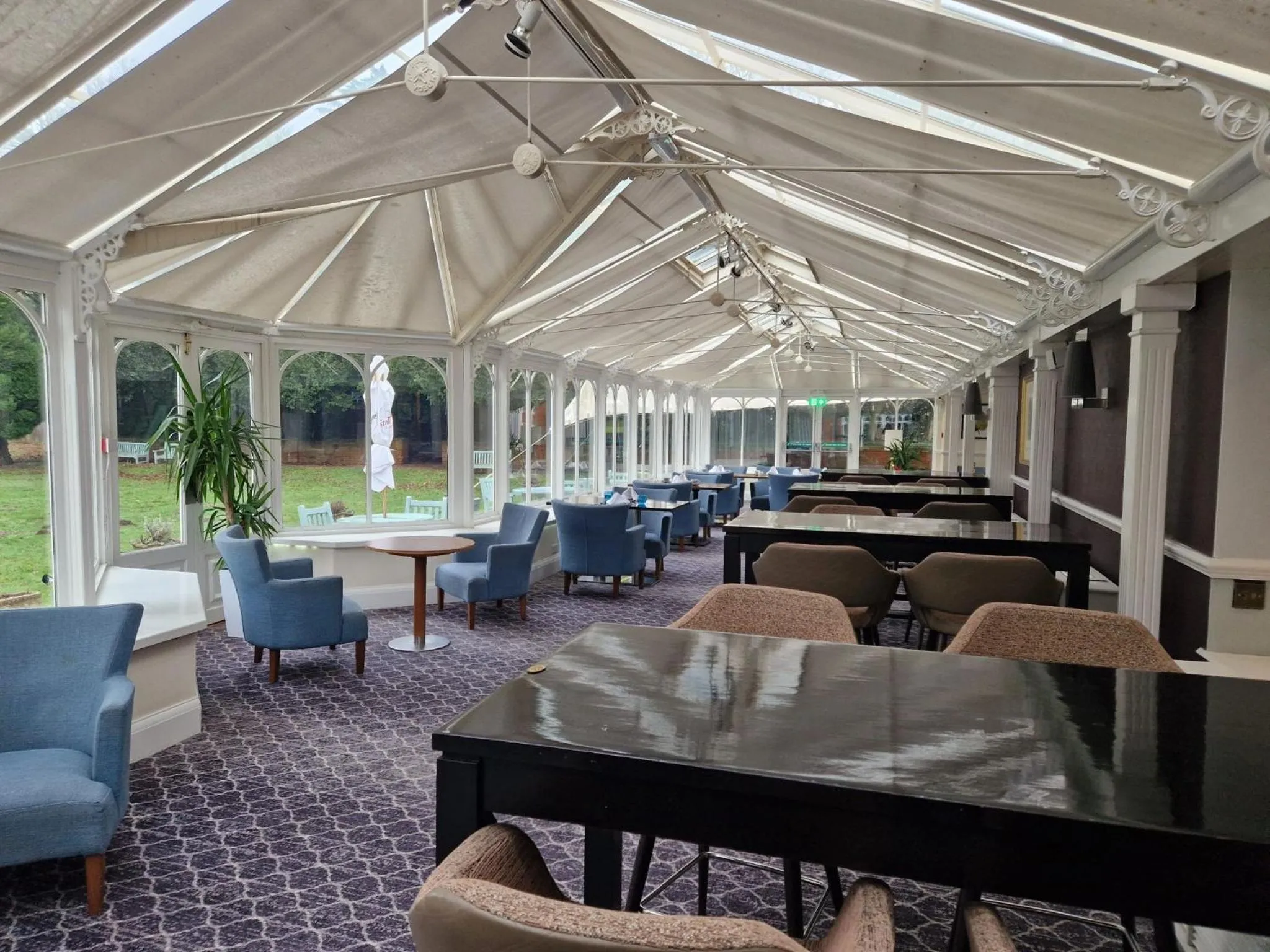 Dining area in DoubleTree by Hilton St. Anne's Manor
