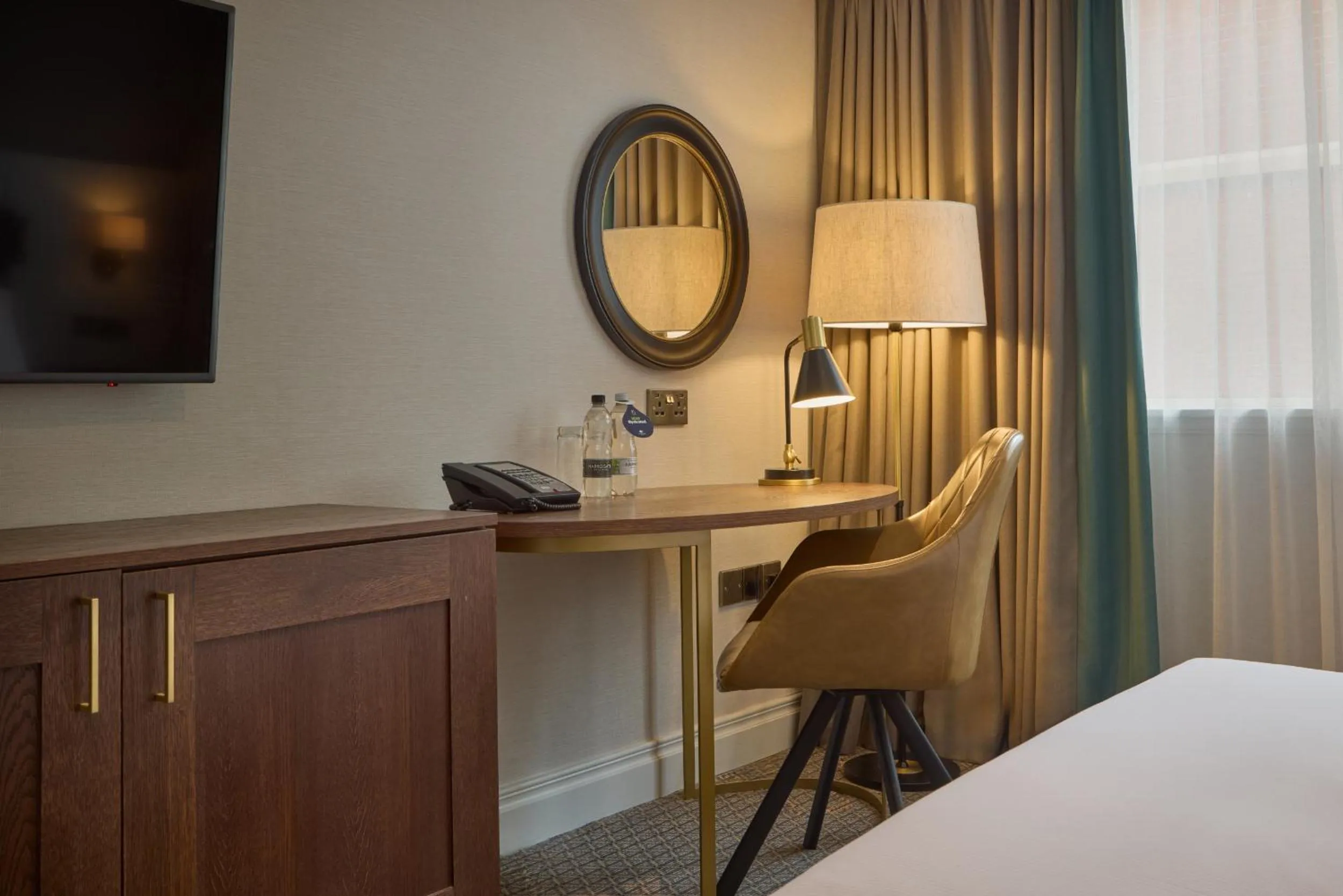 acessibility, Bed in DoubleTree by Hilton St. Anne's Manor