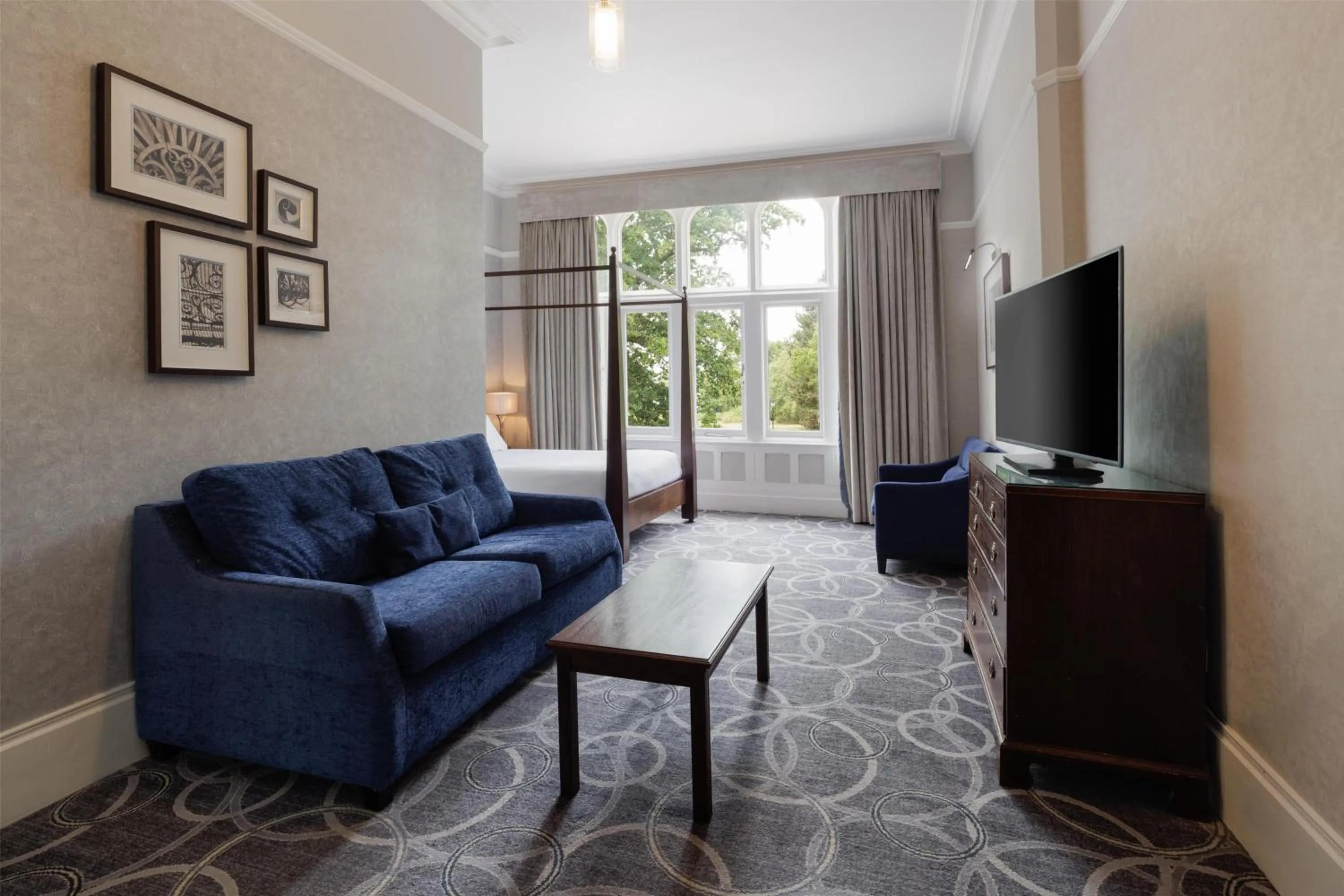 Living room in DoubleTree by Hilton St. Anne's Manor