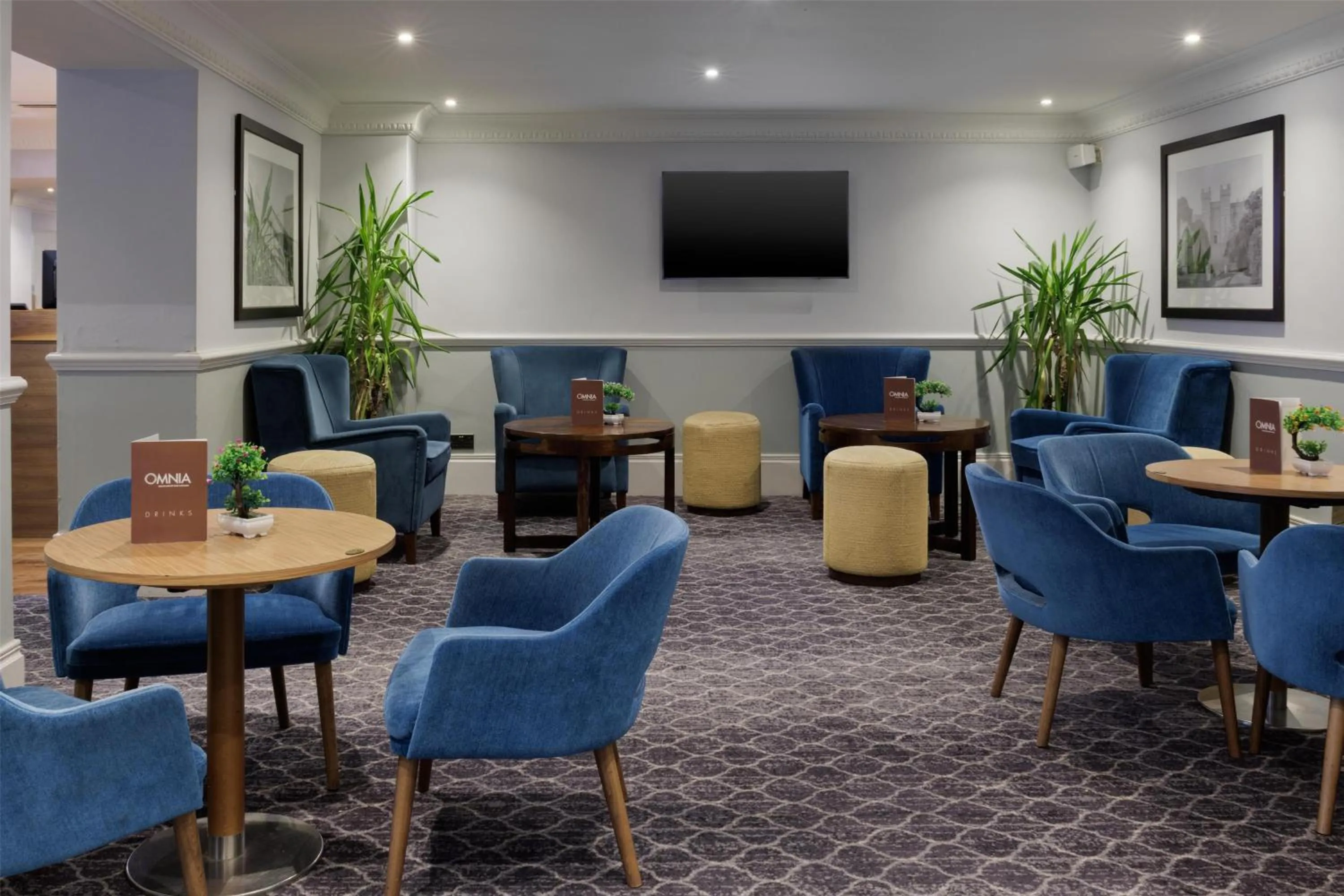 Lounge or bar in DoubleTree by Hilton St. Anne's Manor