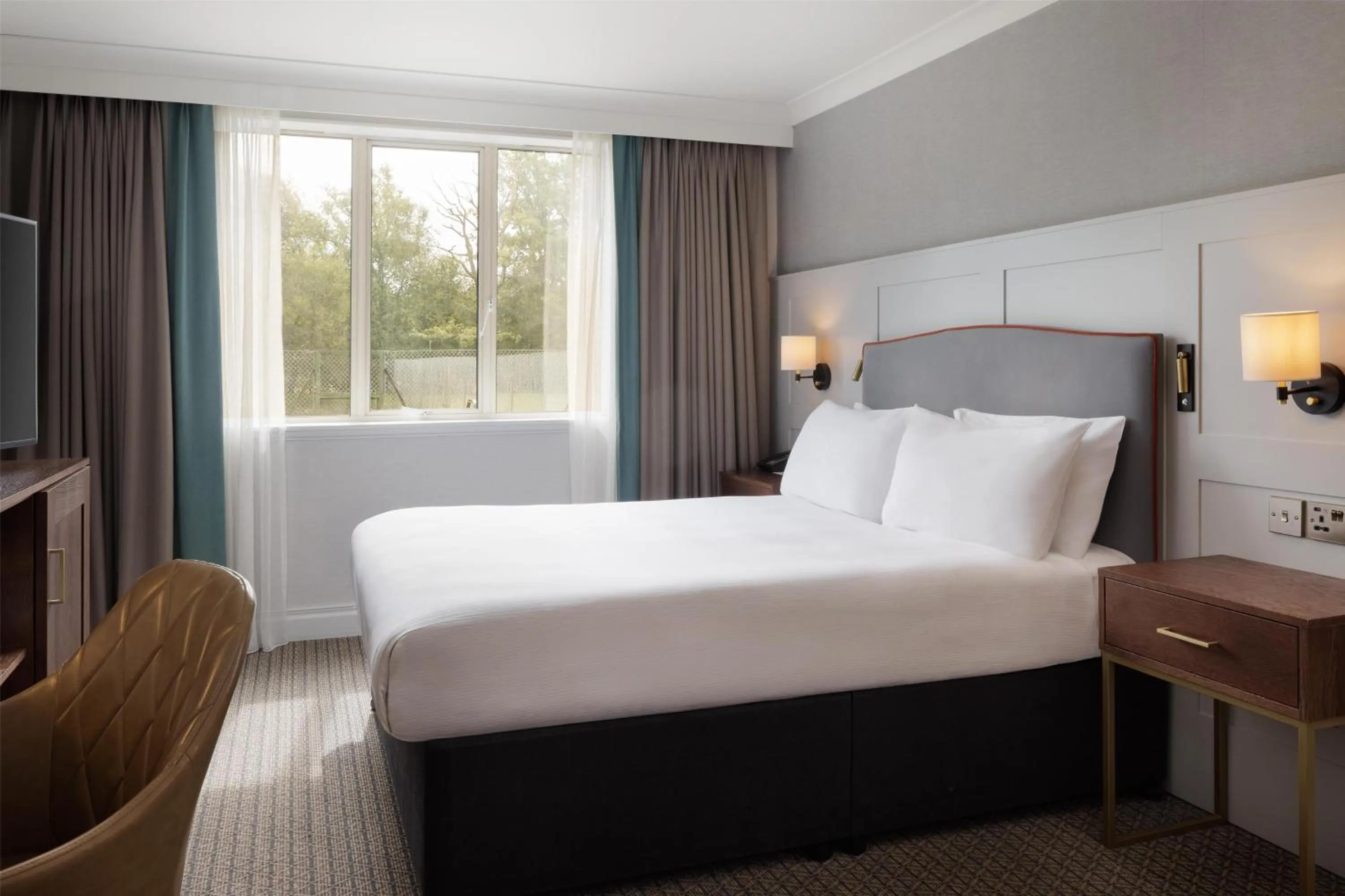 Bed in DoubleTree by Hilton St. Anne's Manor