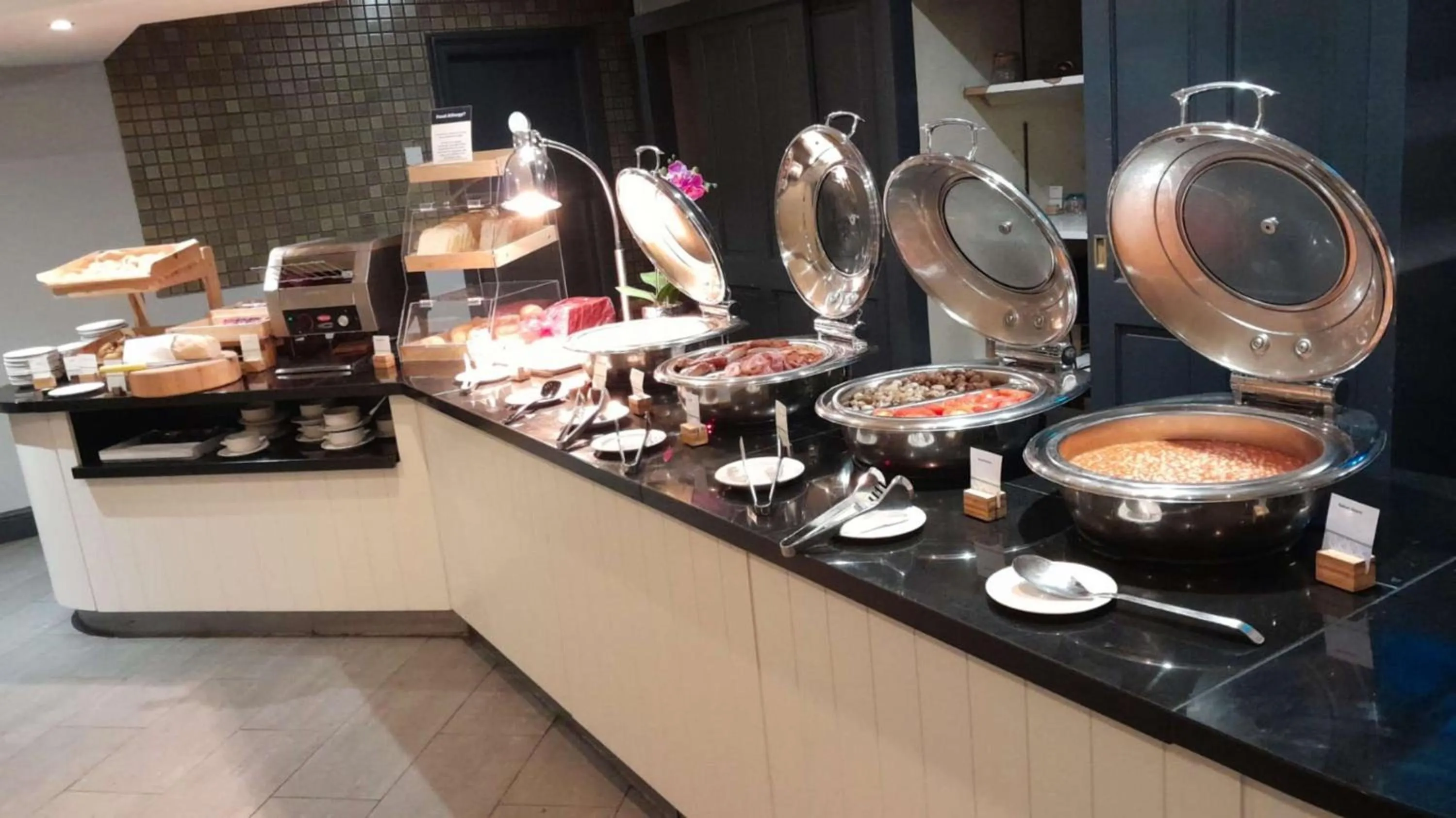 Breakfast in Orida Hotels Newbury