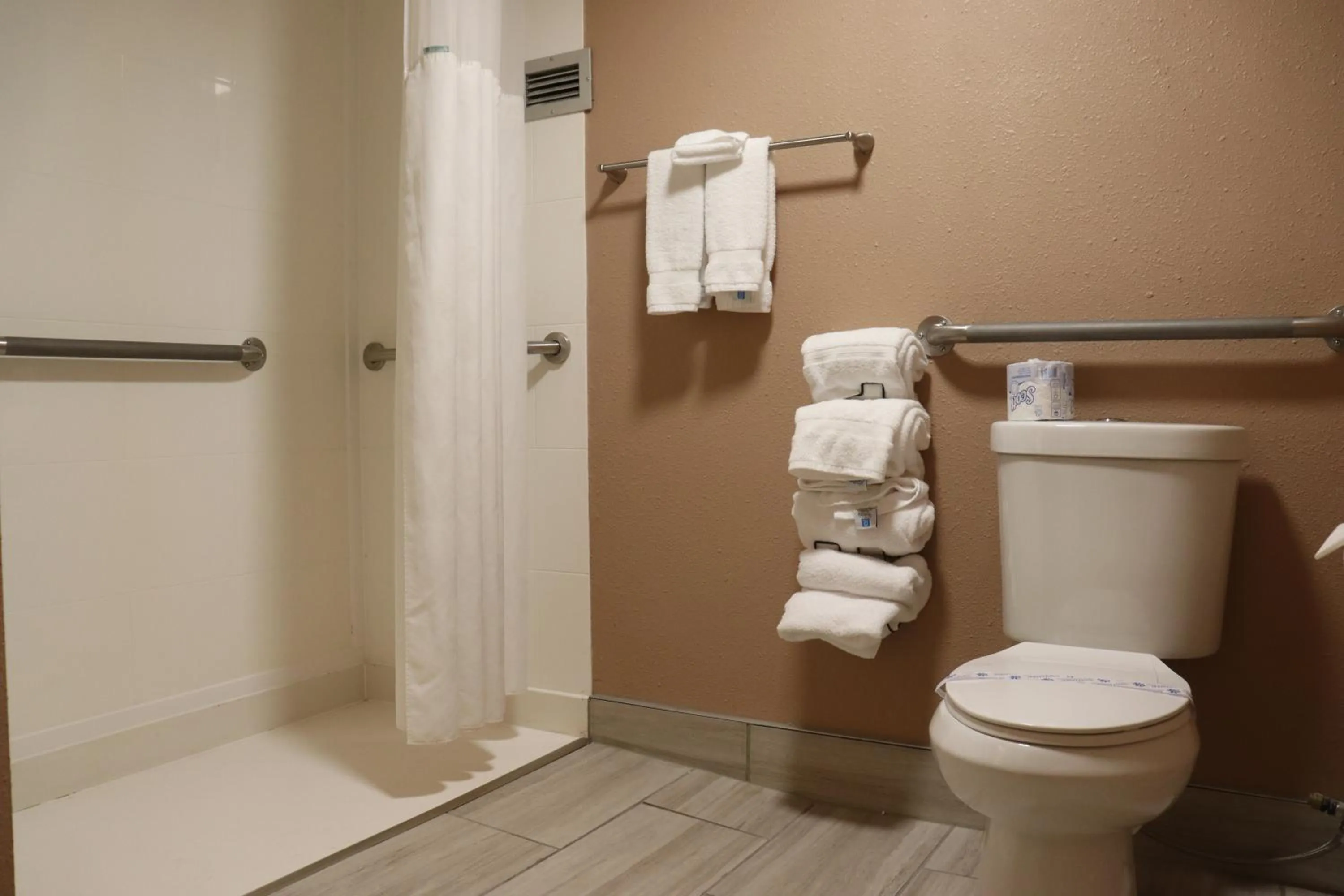 Clarion Hotel & Conference Center Lansing West