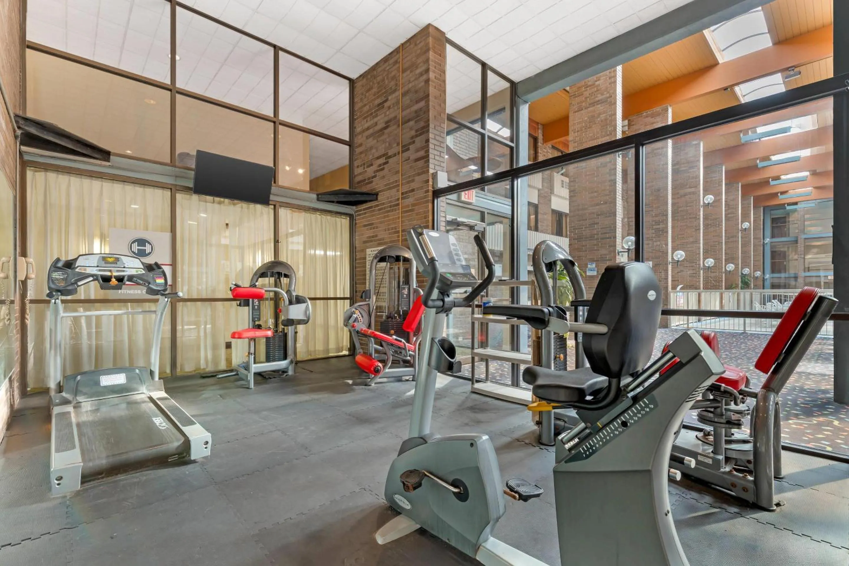 Fitness centre/facilities in Clarion Hotel & Conference Center Lansing West