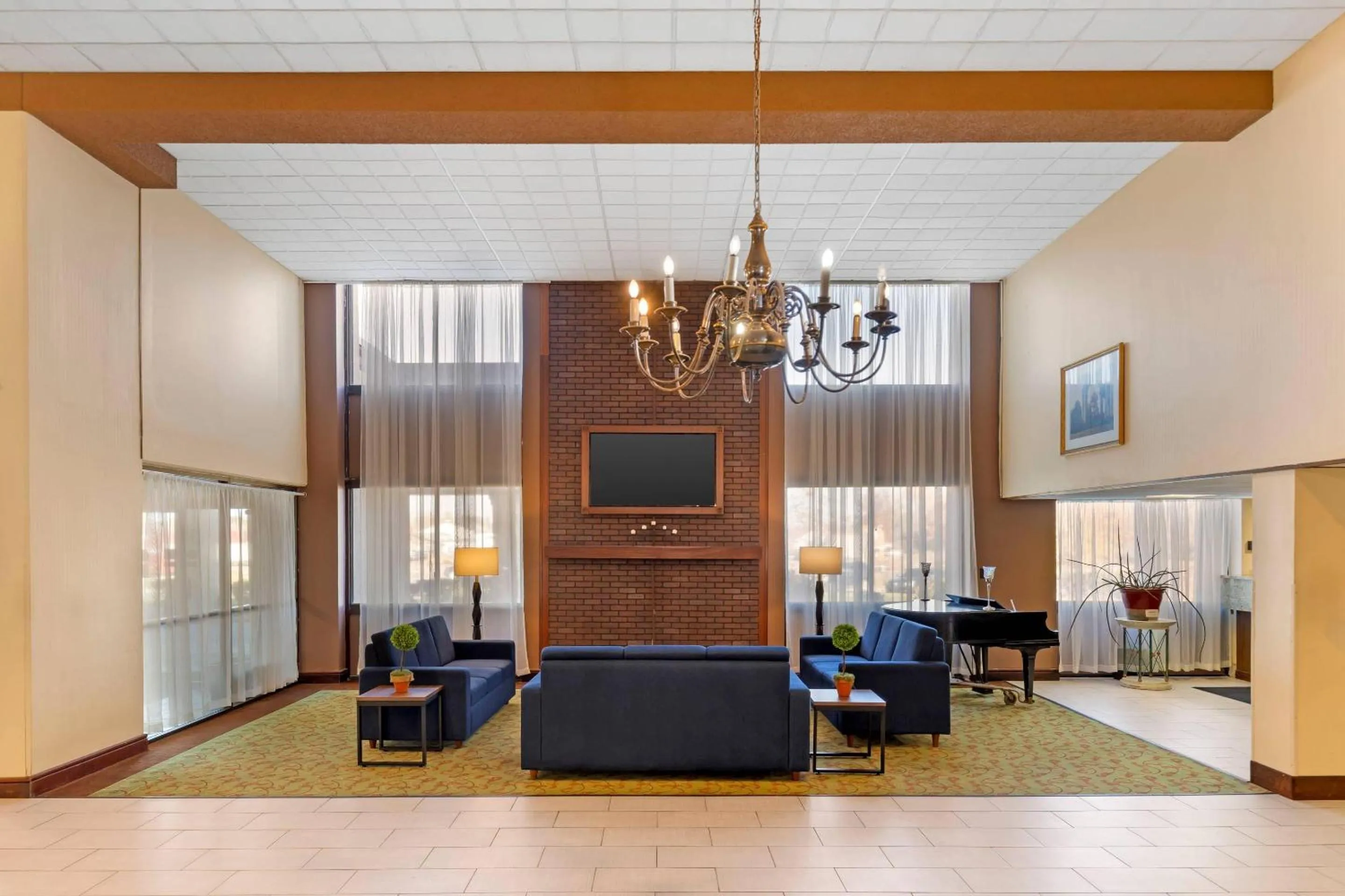 Lobby or reception in Clarion Hotel & Conference Center Lansing West