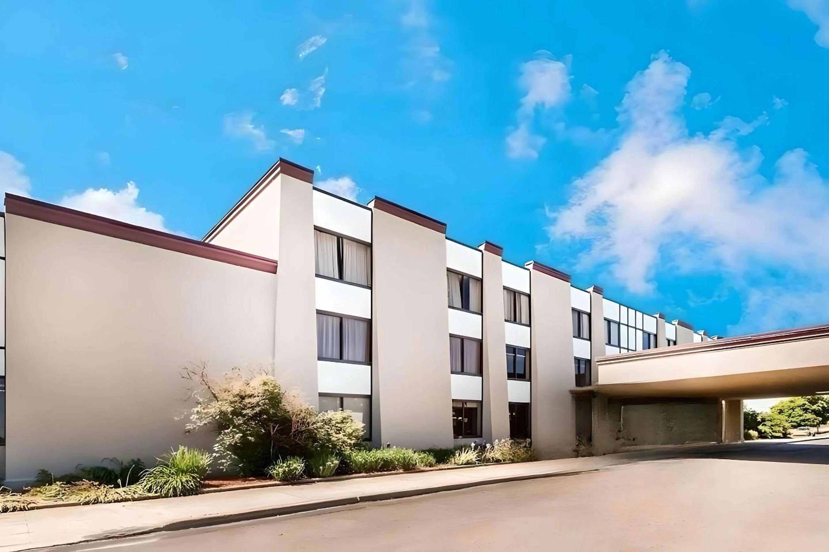 Property building in Clarion Hotel & Conference Center Lansing West