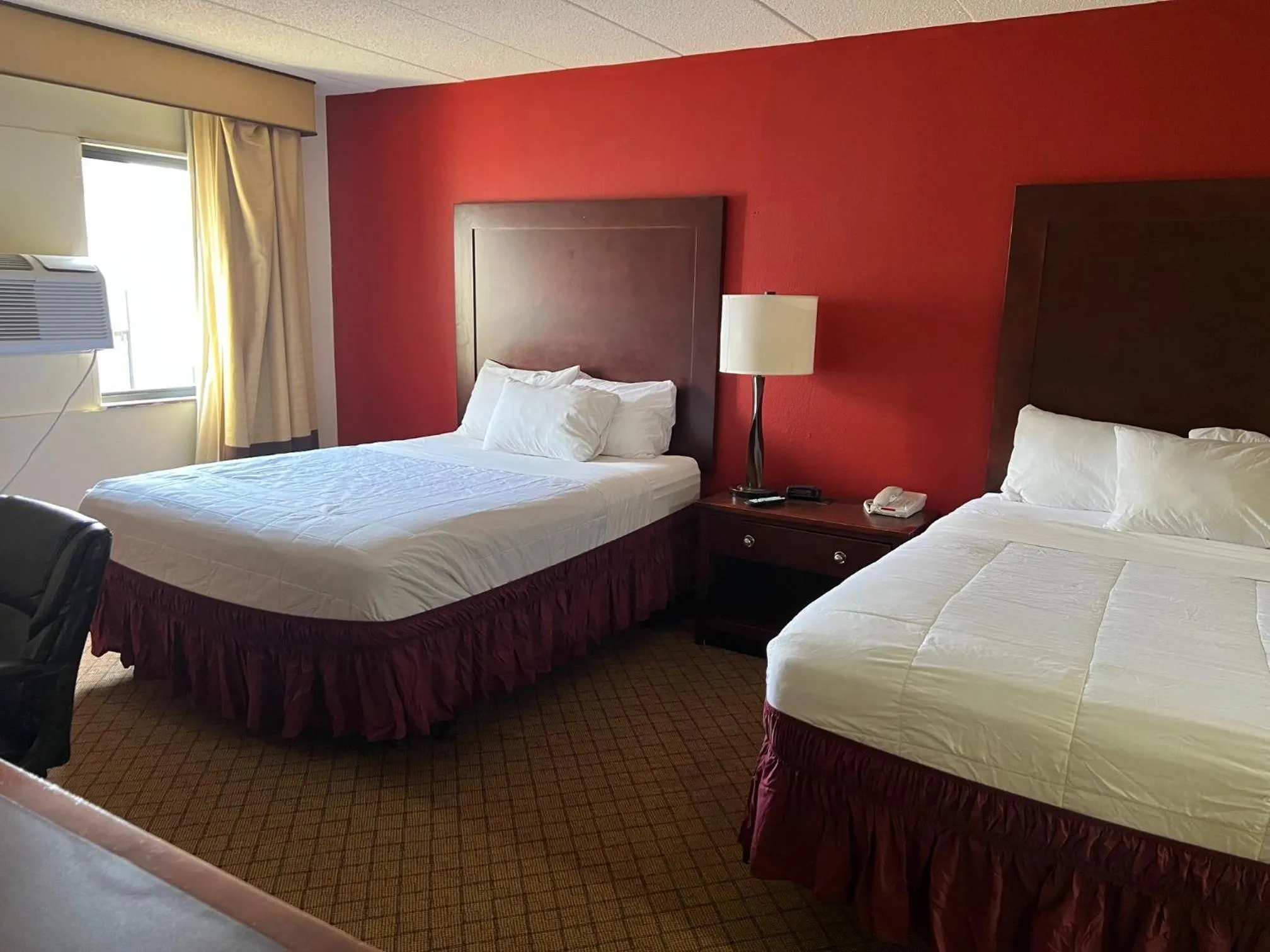 Bed in Clarion Hotel & Conference Center Lansing West