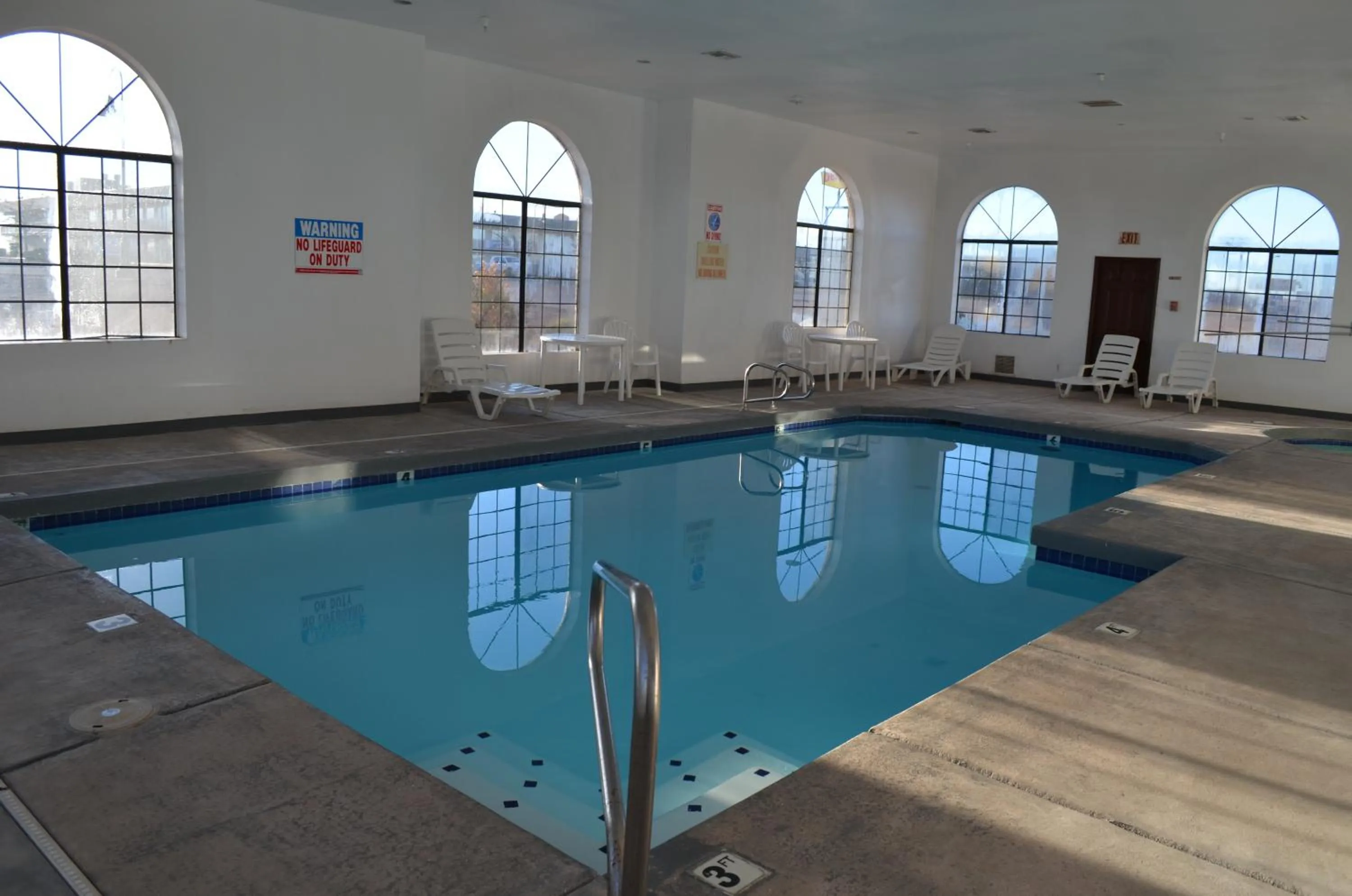 Swimming pool in Days Inn by Wyndham Holbrook