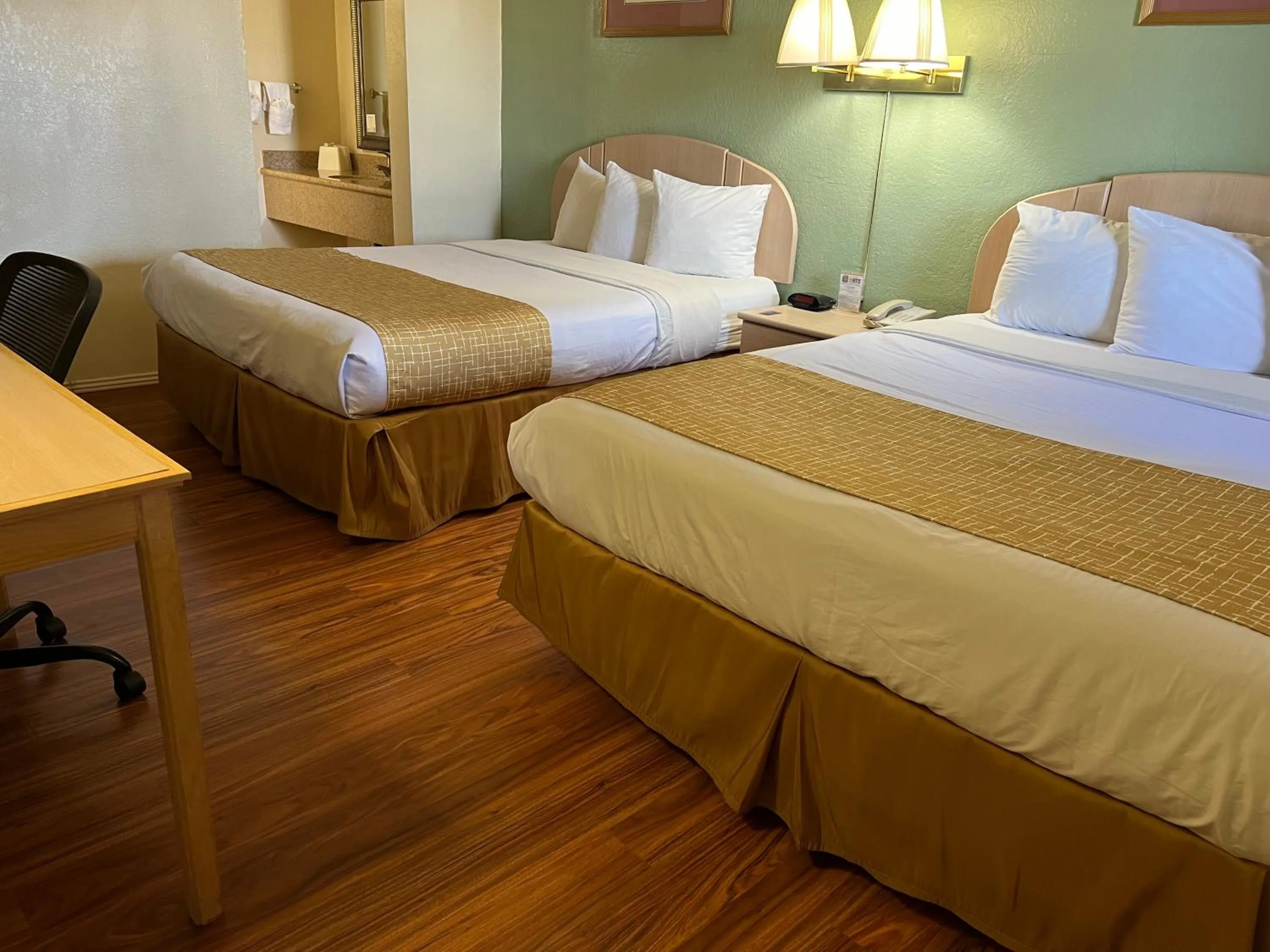 Bed in Travelodge by Wyndham Holbrook