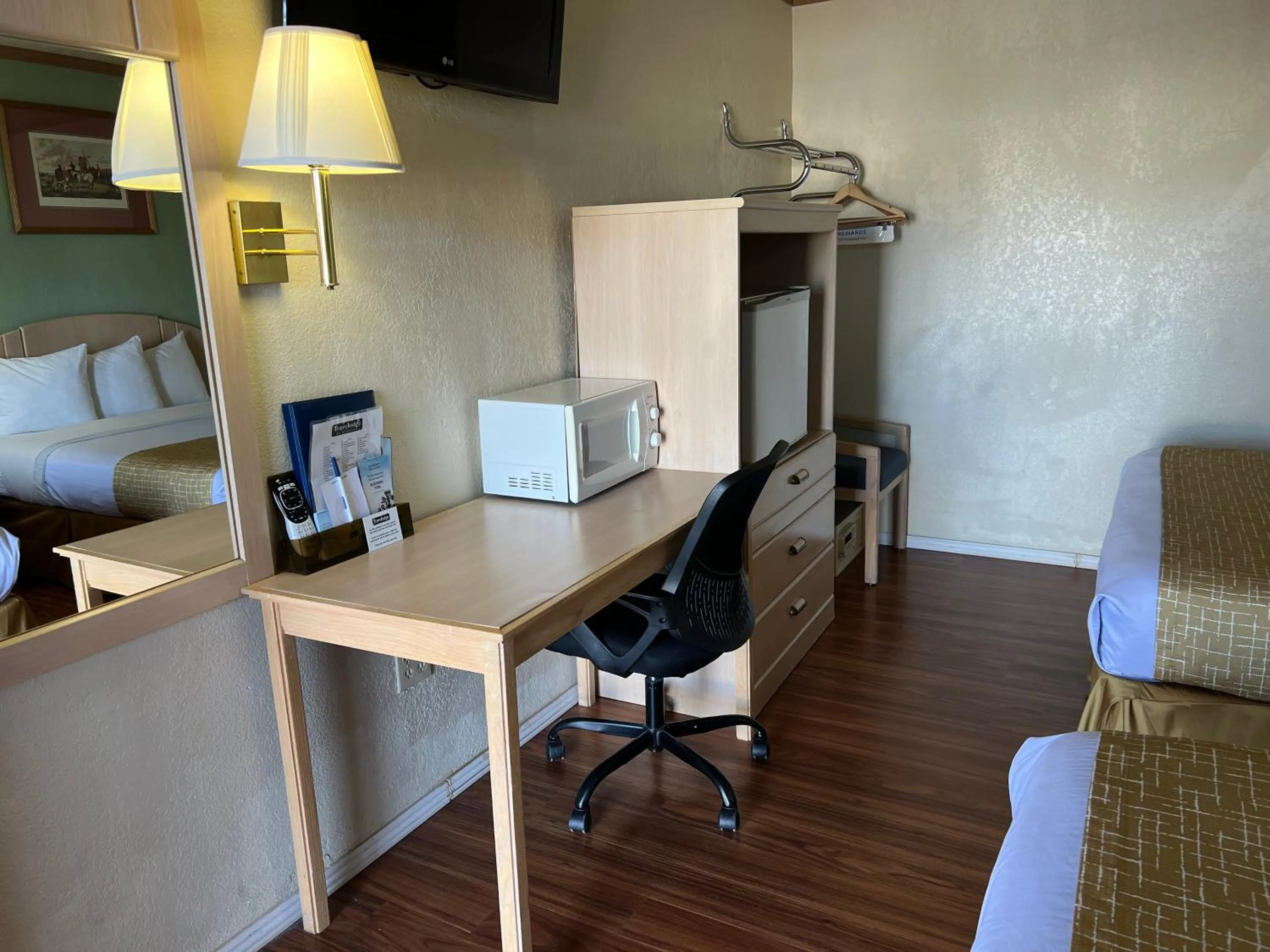 Bed in Travelodge by Wyndham Holbrook