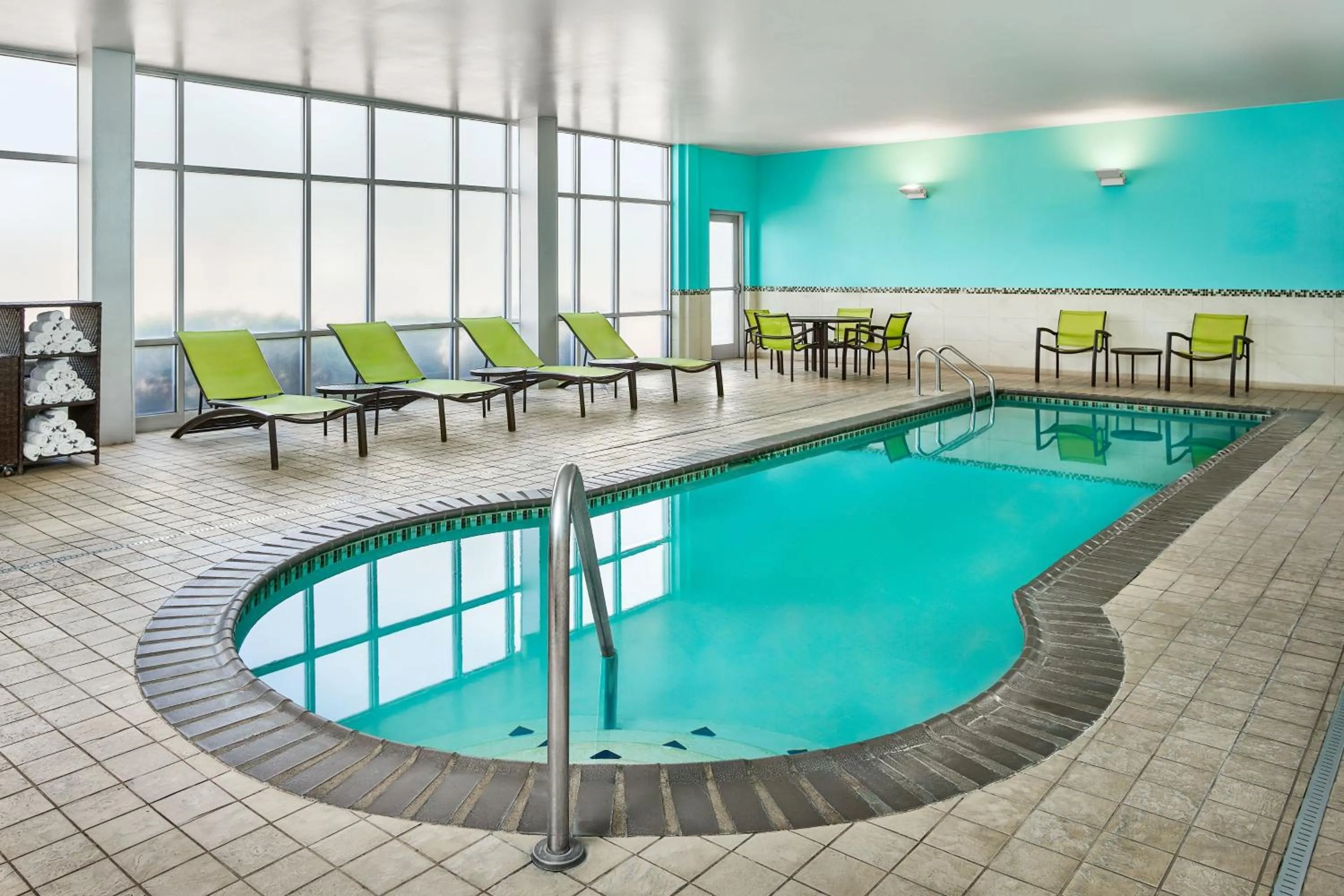 Swimming pool in SpringHill Suites Denver at Anschutz Medical Campus