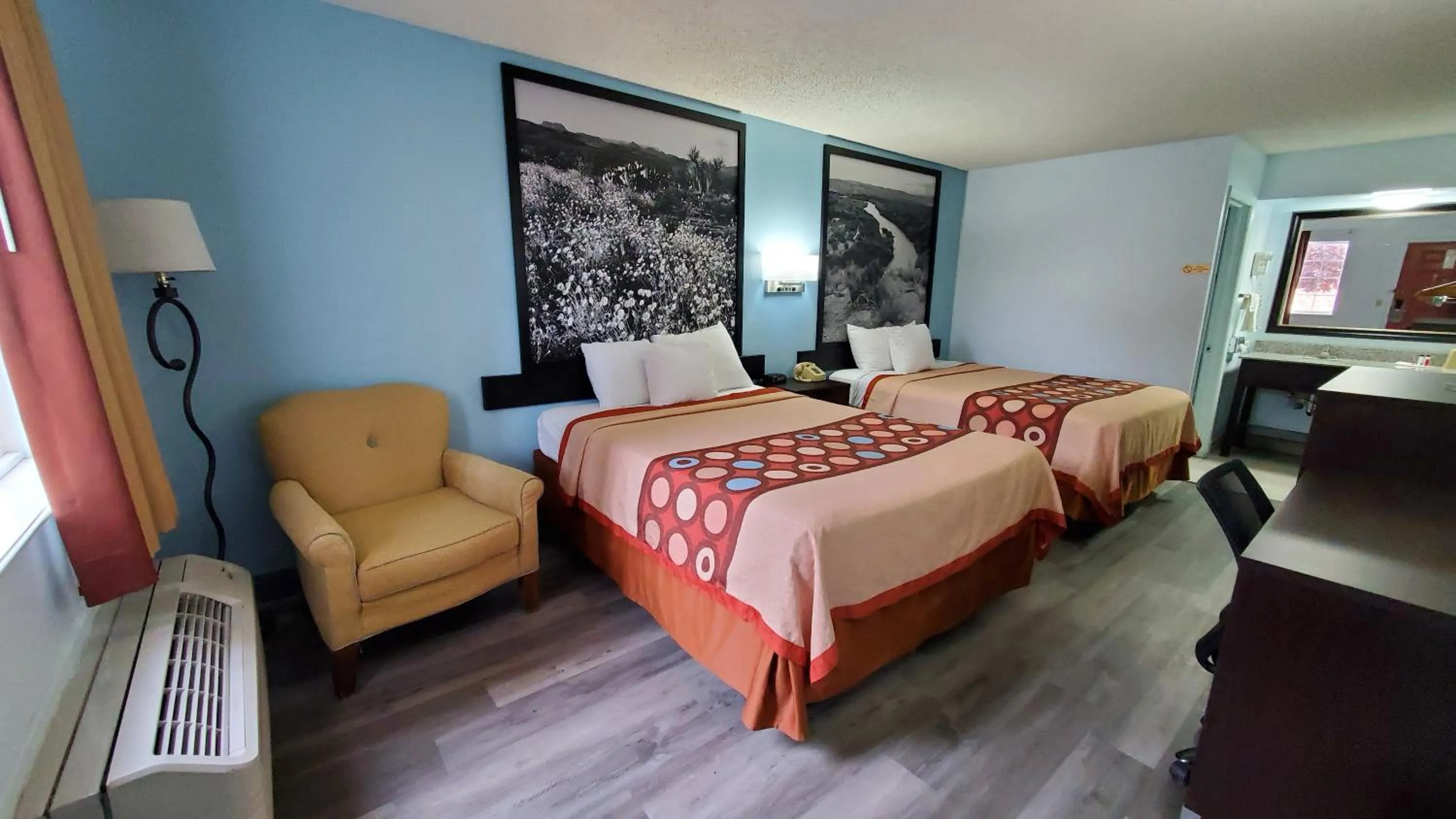 Photo of the whole room, Bed in Super 8 by Wyndham Van Horn