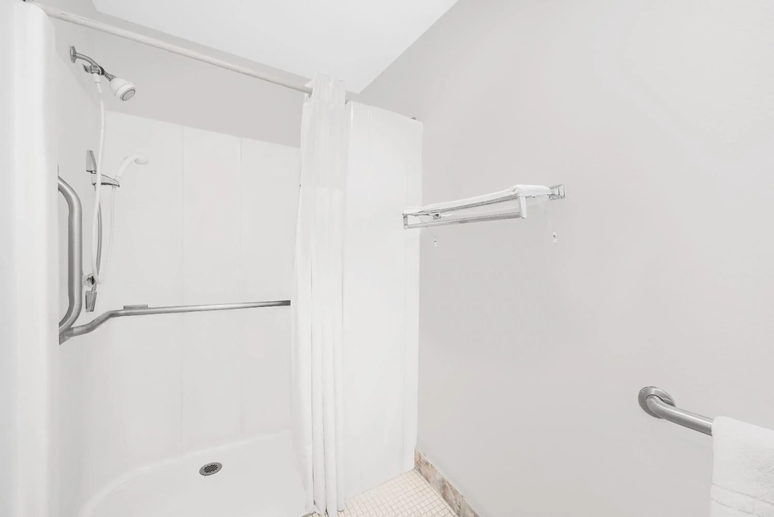 King Room - Mobility and Hearing Impaired Access/Non-Smoking in Super 8 by Wyndham Van Horn King Room - Mobility and Hearing Impaired Access/Non-Smoking in Super 8 by Wyndham Van Horn