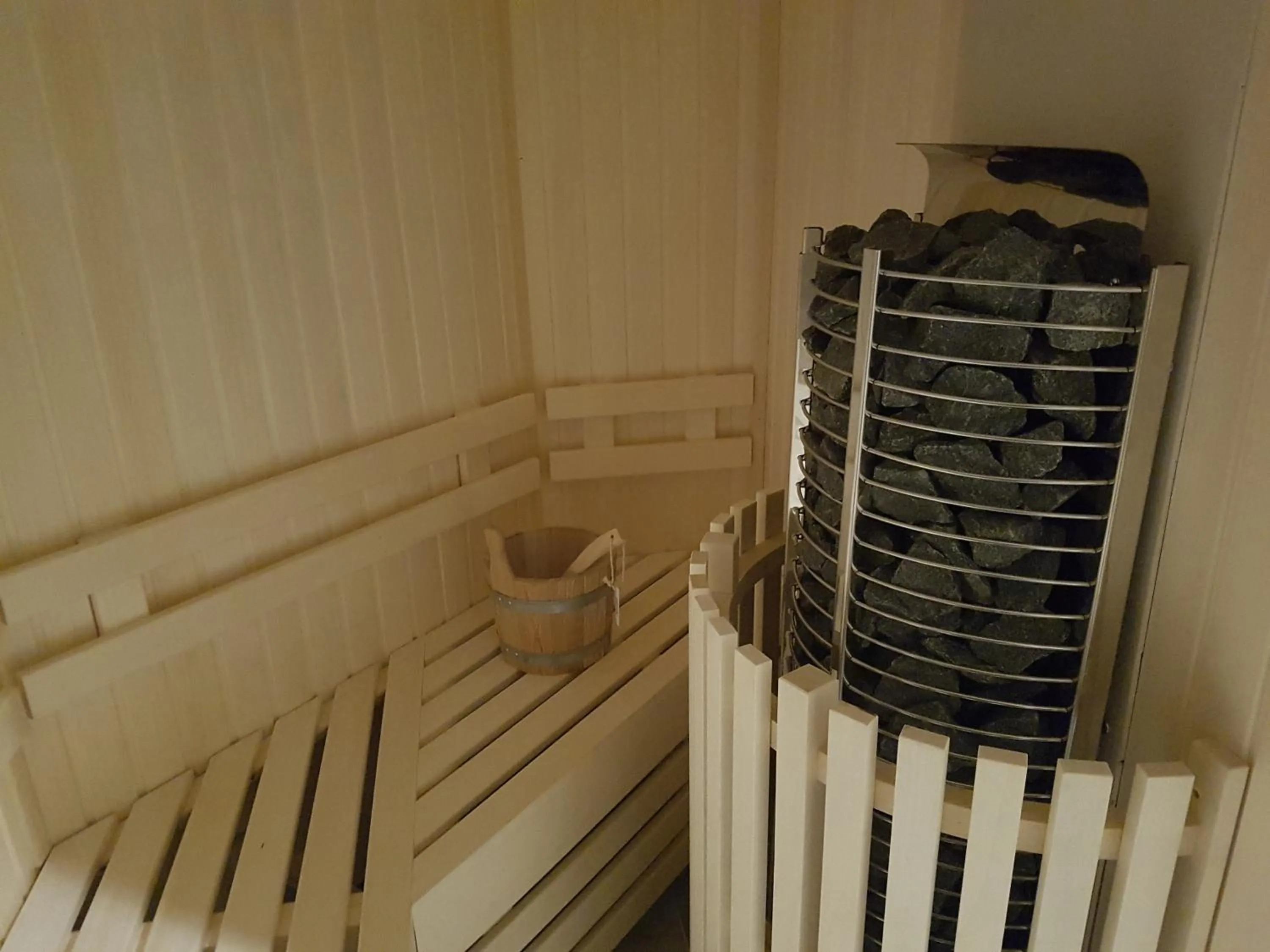 Area and facilities in Crowne Plaza Basingstoke by IHG