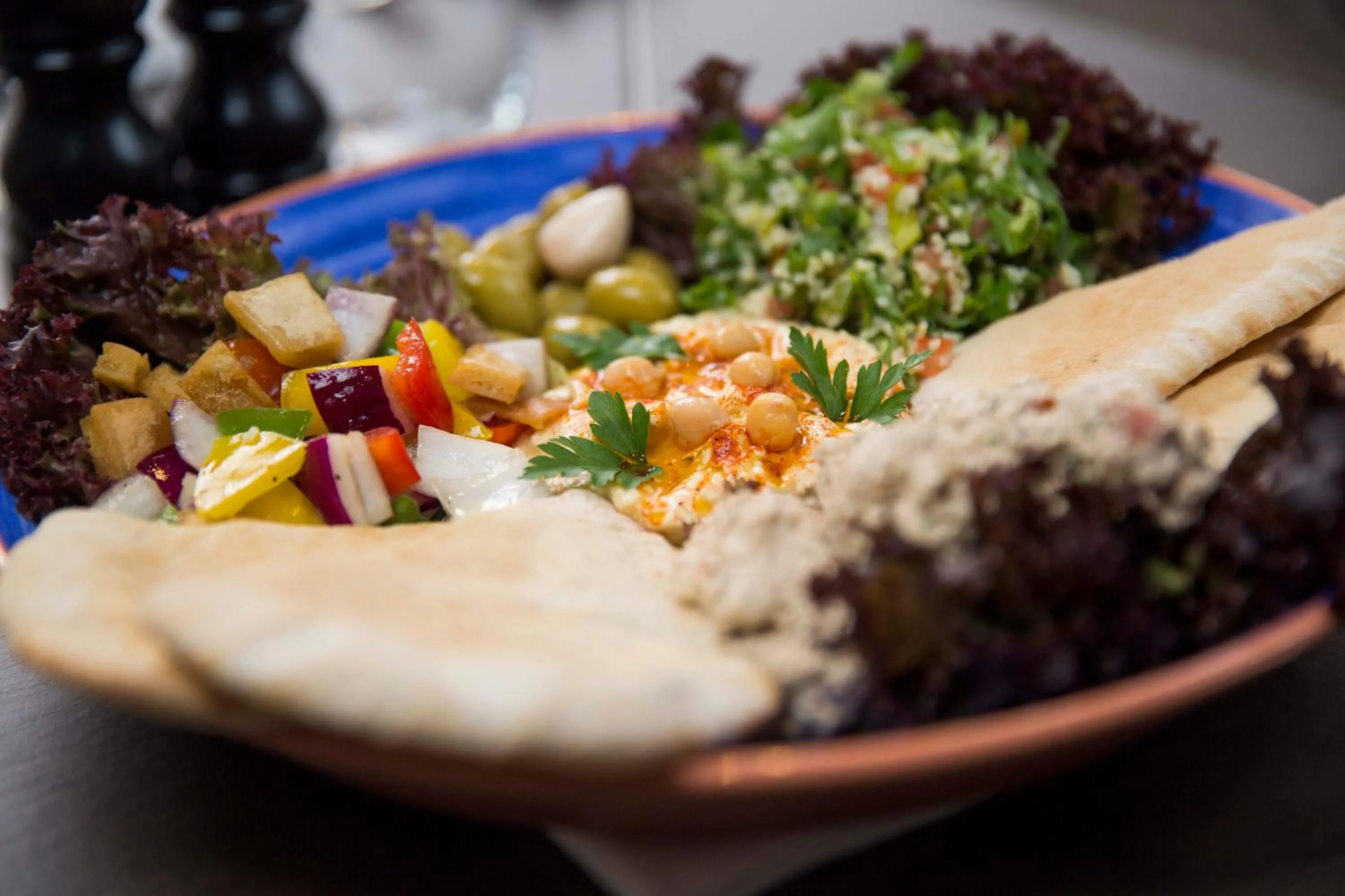 Restaurant/places to eat in Crowne Plaza Basingstoke by IHG