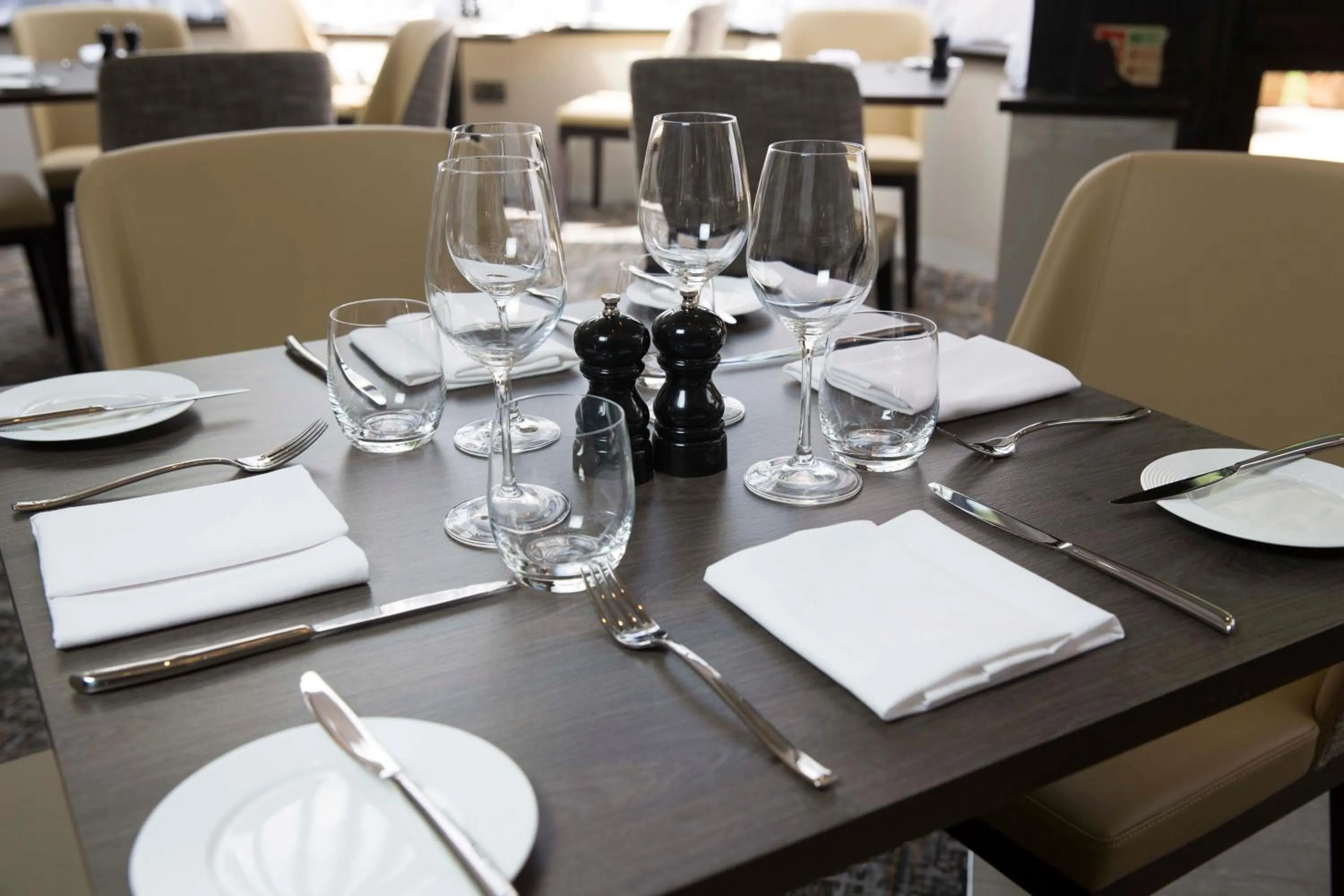 Restaurant/places to eat in Crowne Plaza Basingstoke by IHG