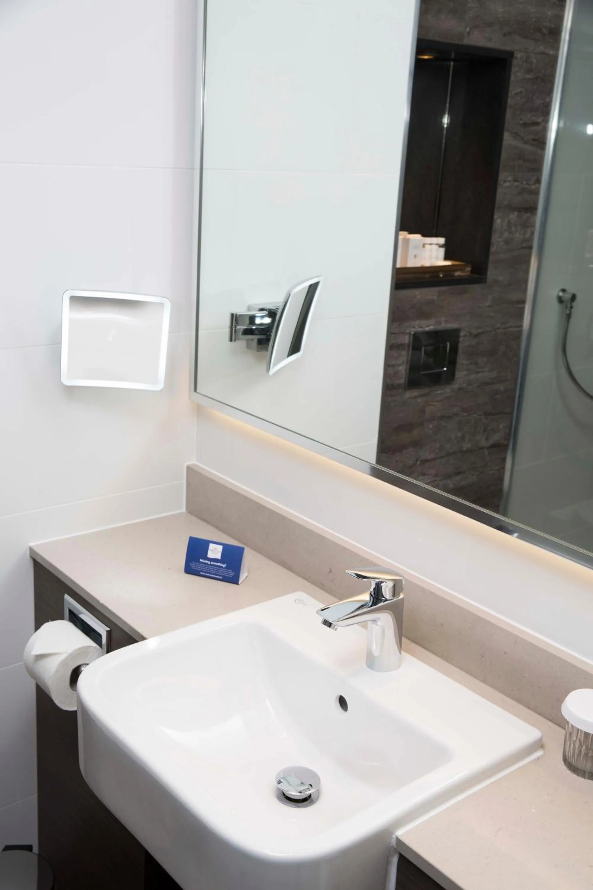 Photo of the whole room in Crowne Plaza Basingstoke by IHG