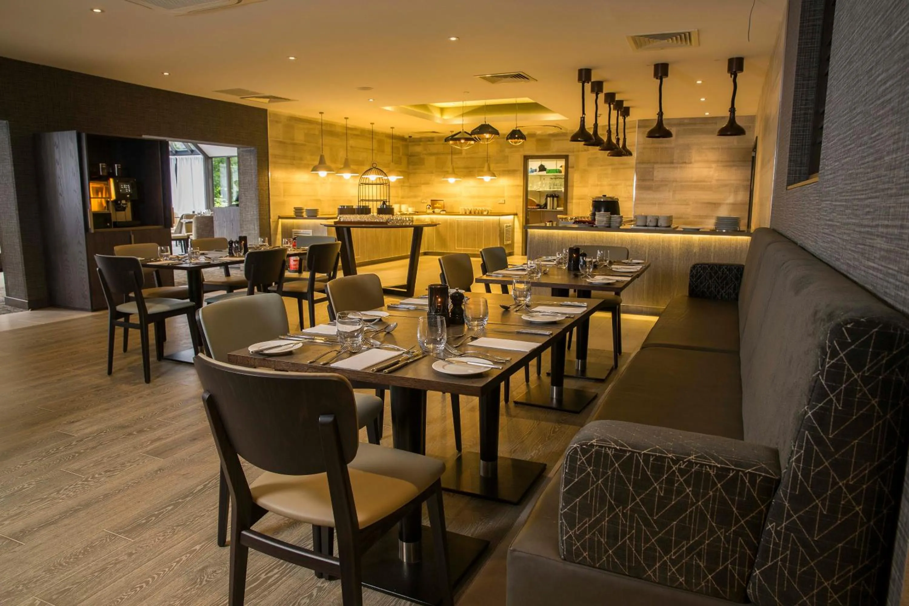 Restaurant/places to eat in Crowne Plaza Basingstoke by IHG