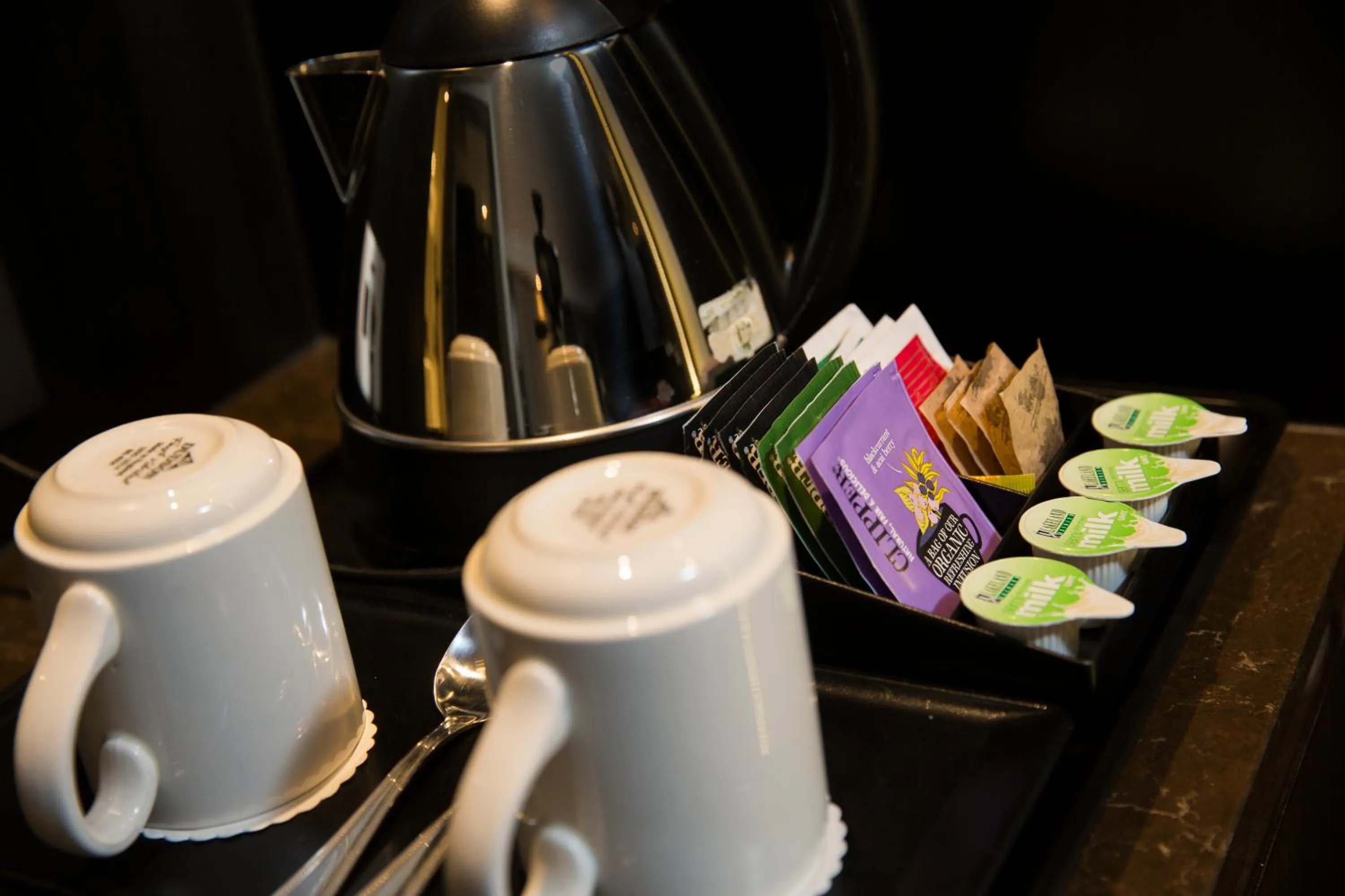 Coffee/tea facilities in Crowne Plaza Basingstoke by IHG