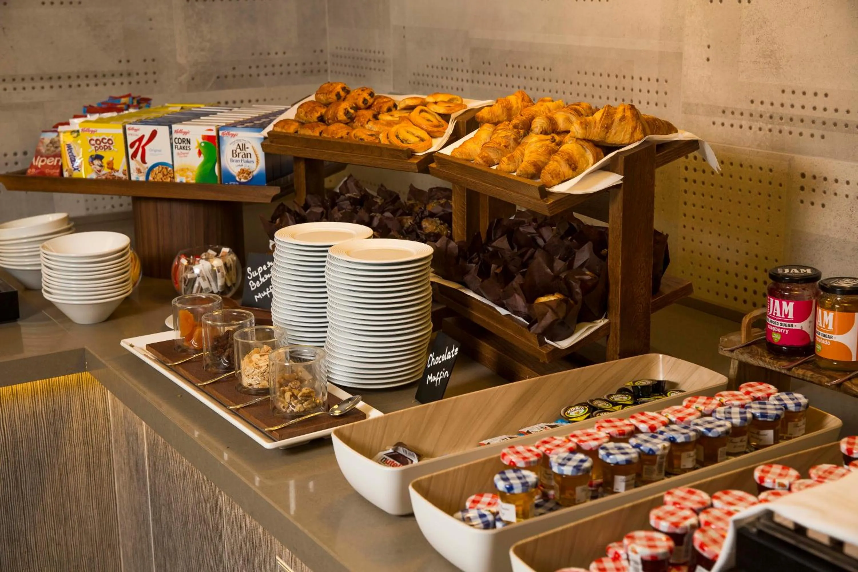 Breakfast in Crowne Plaza Basingstoke by IHG