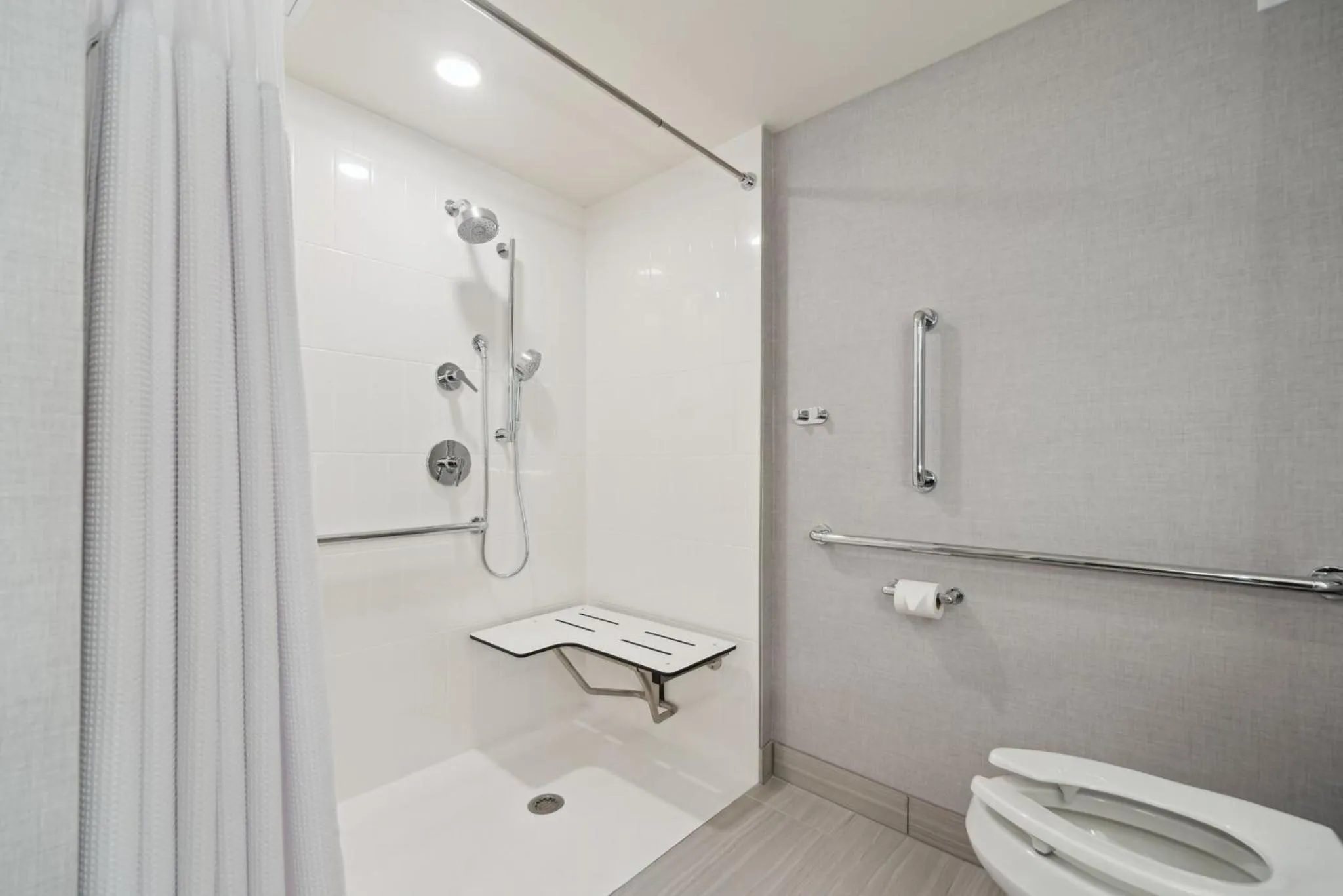 Photo of the whole room in Crowne Plaza Lansing by IHG