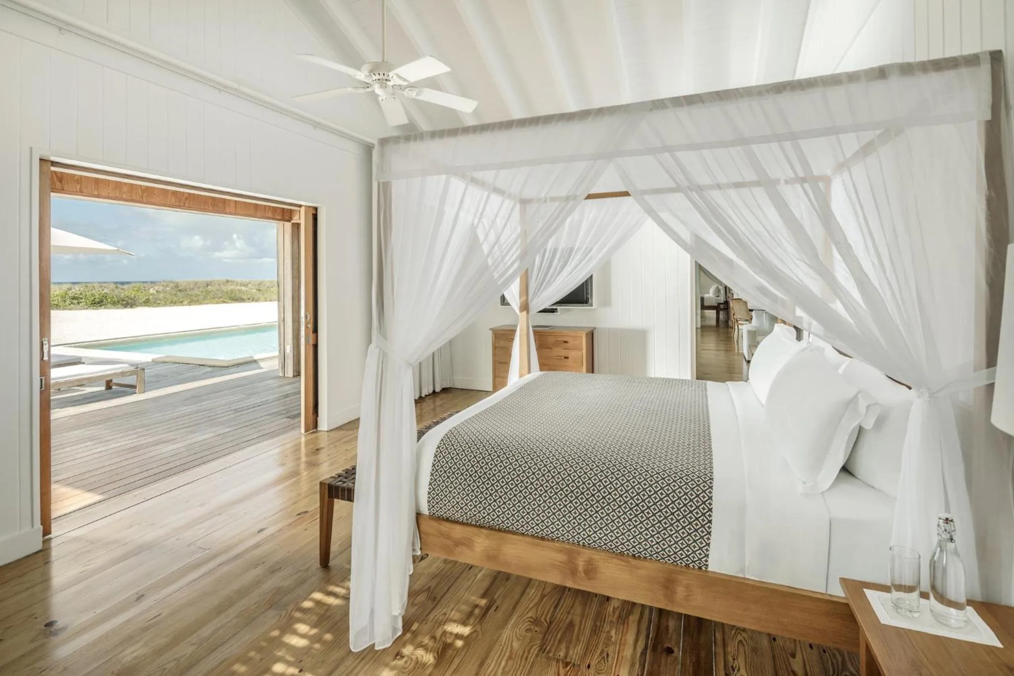 Photo of the whole room, Bed in COMO Parrot Cay