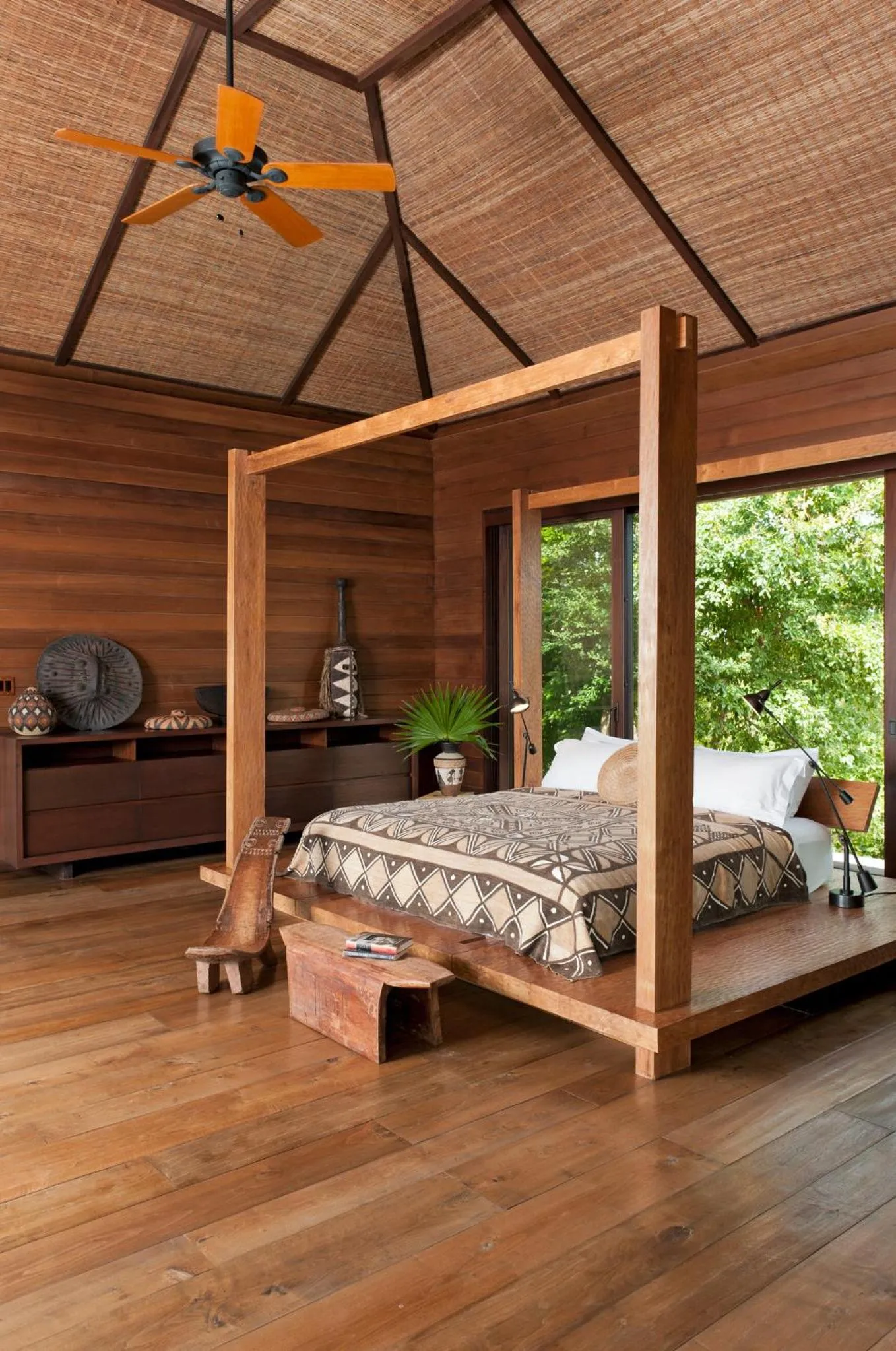 Photo of the whole room, Bed in COMO Parrot Cay