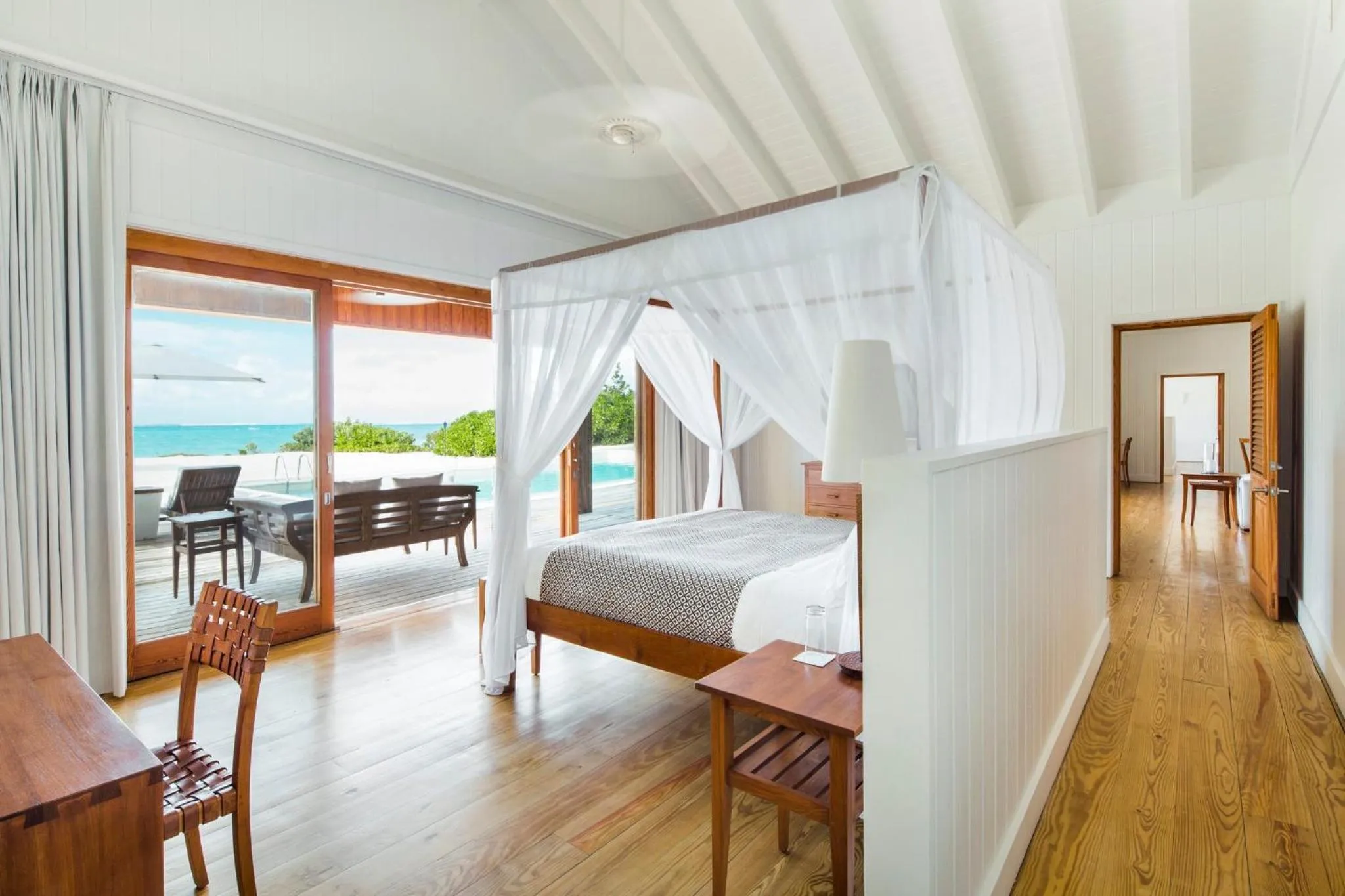 Photo of the whole room, Bed in COMO Parrot Cay
